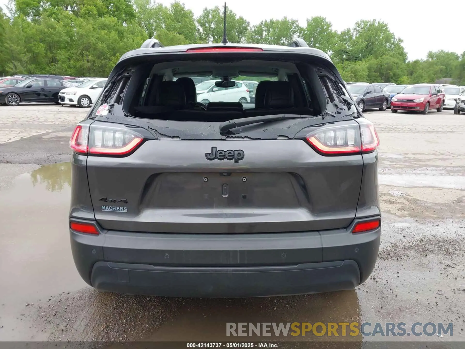 17 Photograph of a damaged car 1C4PJMLB2KD328371 JEEP CHEROKEE 2019