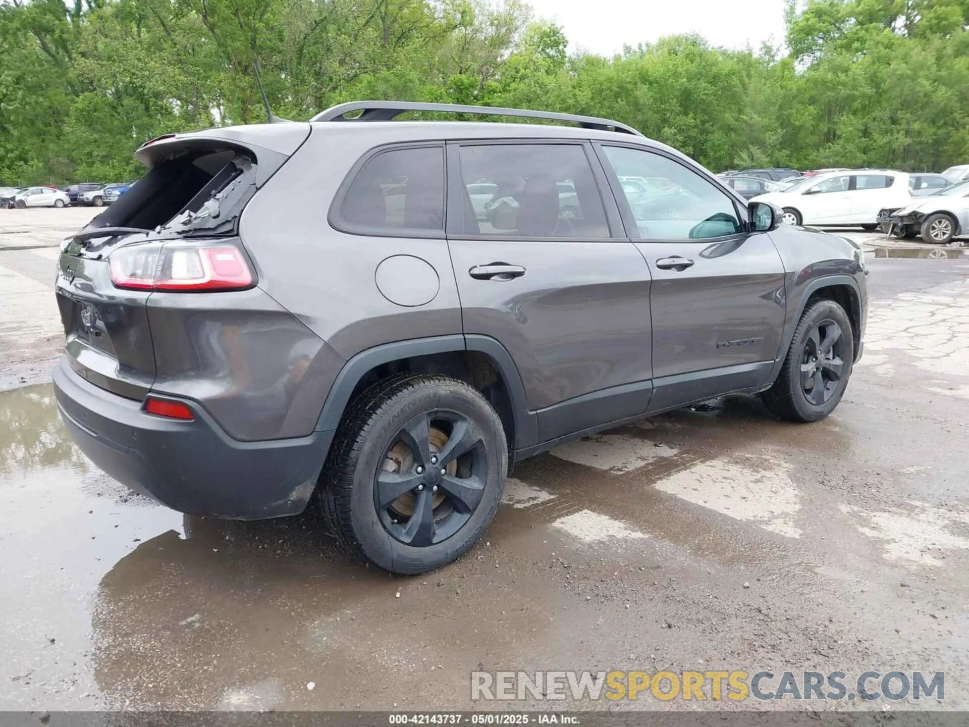 4 Photograph of a damaged car 1C4PJMLB2KD328371 JEEP CHEROKEE 2019