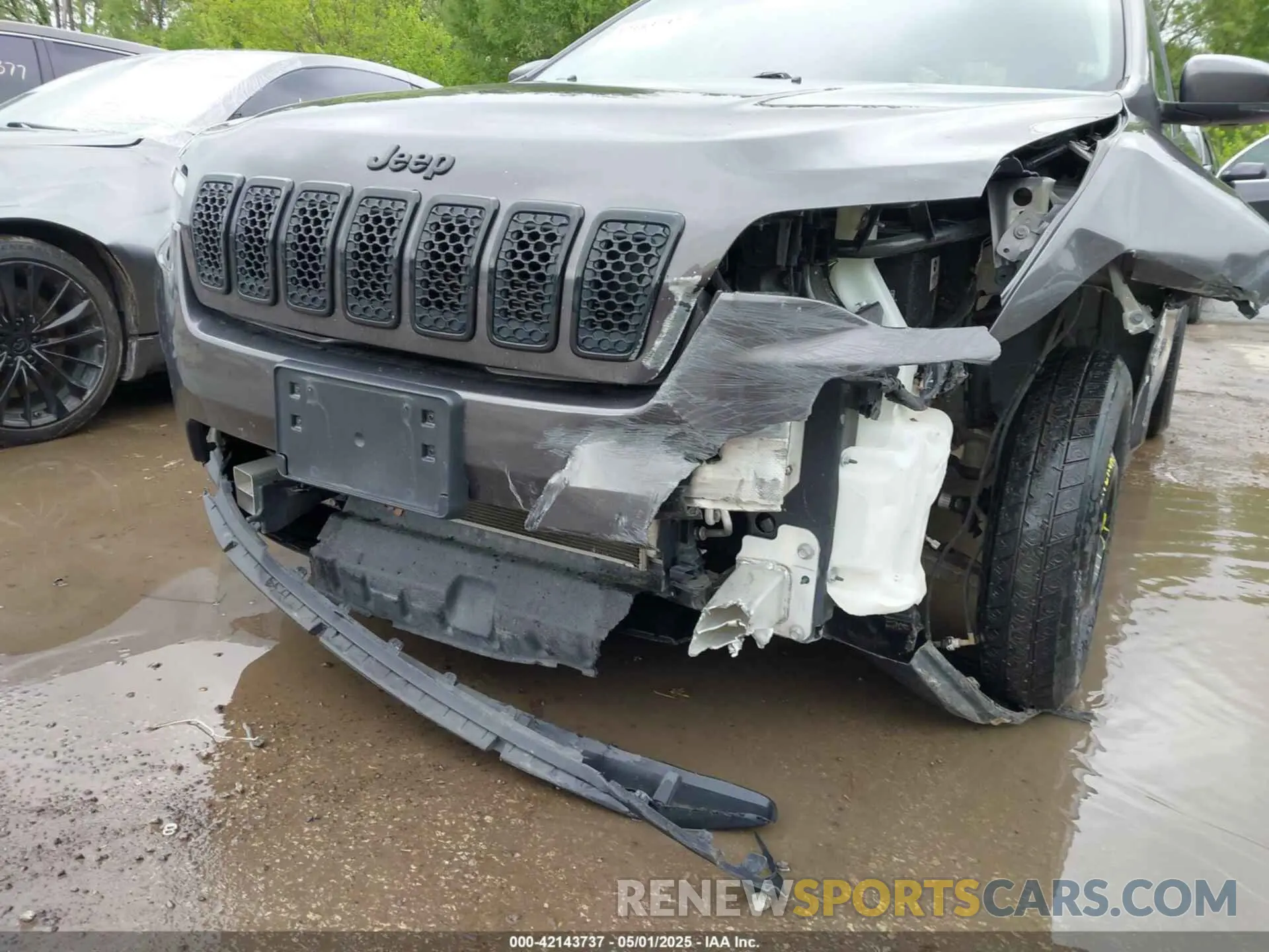 6 Photograph of a damaged car 1C4PJMLB2KD328371 JEEP CHEROKEE 2019
