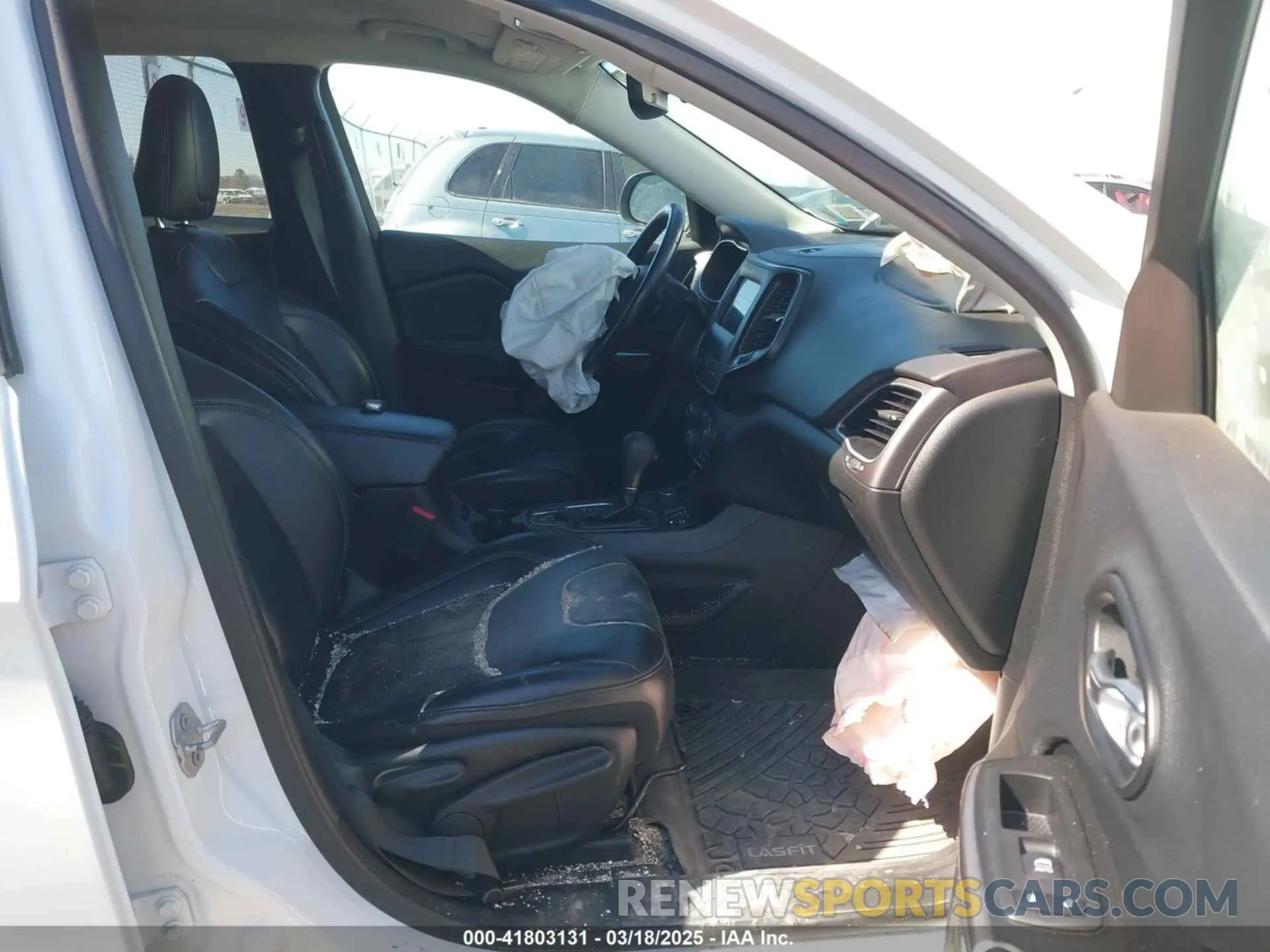 5 Photograph of a damaged car 1C4PJMLB2KD355361 JEEP CHEROKEE 2019