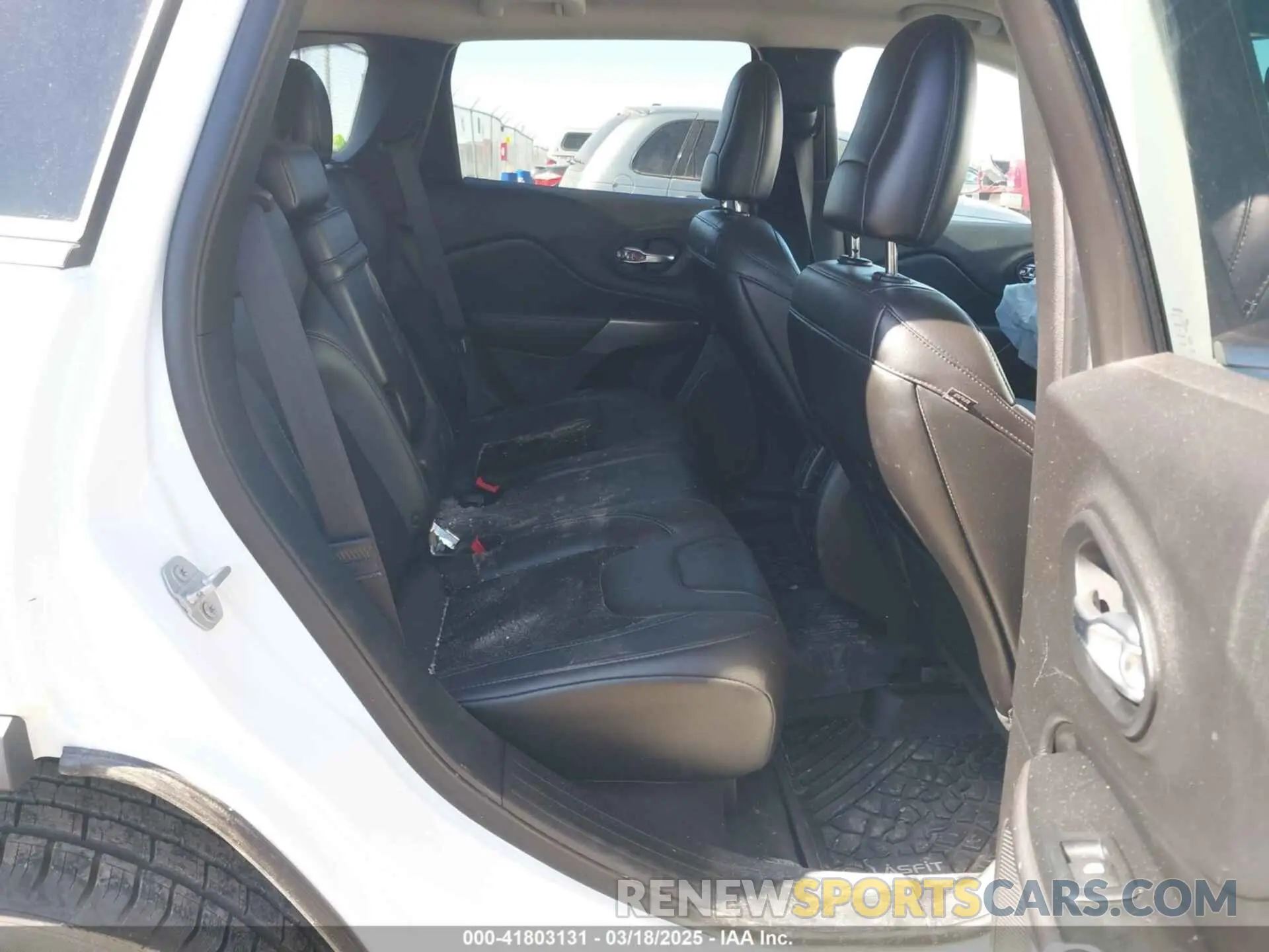 8 Photograph of a damaged car 1C4PJMLB2KD355361 JEEP CHEROKEE 2019