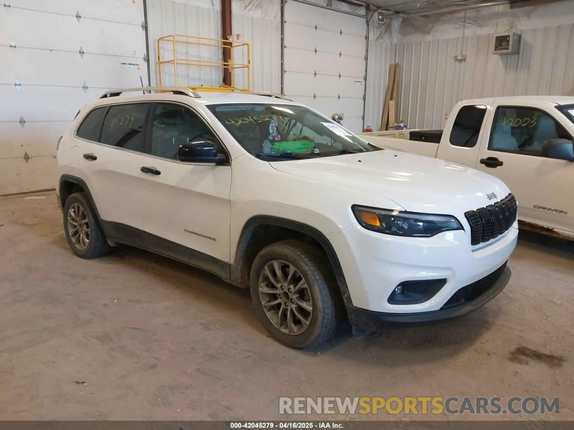 1 Photograph of a damaged car 1C4PJMLB3KD214119 JEEP CHEROKEE 2019