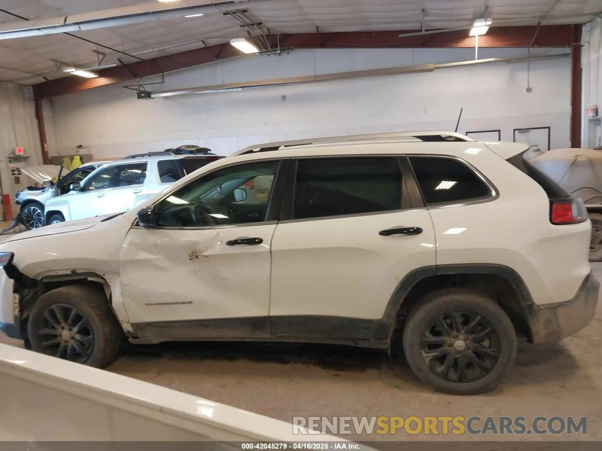14 Photograph of a damaged car 1C4PJMLB3KD214119 JEEP CHEROKEE 2019
