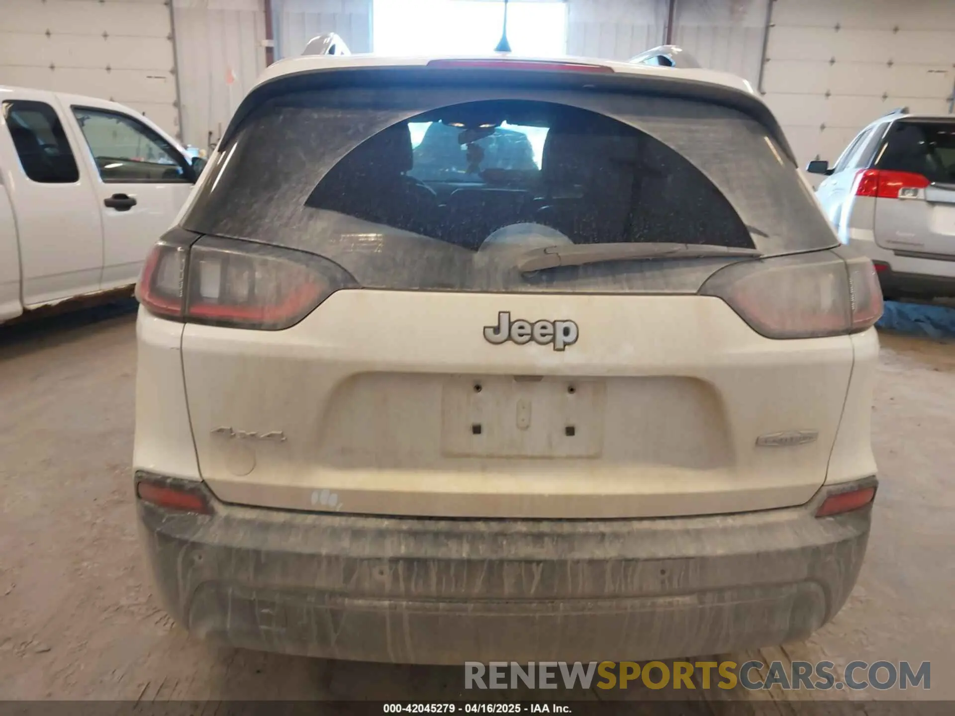 16 Photograph of a damaged car 1C4PJMLB3KD214119 JEEP CHEROKEE 2019