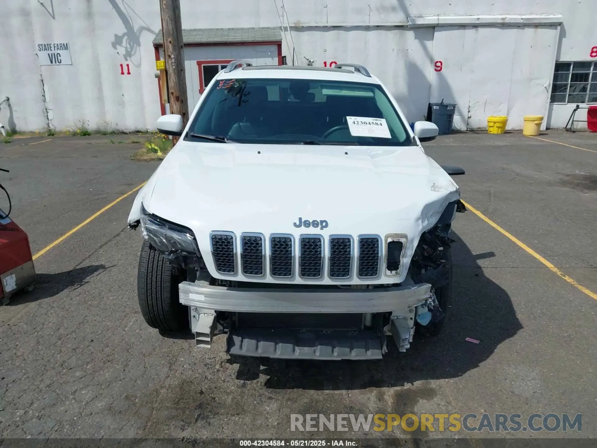 13 Photograph of a damaged car 1C4PJMLB3KD351495 JEEP CHEROKEE 2019
