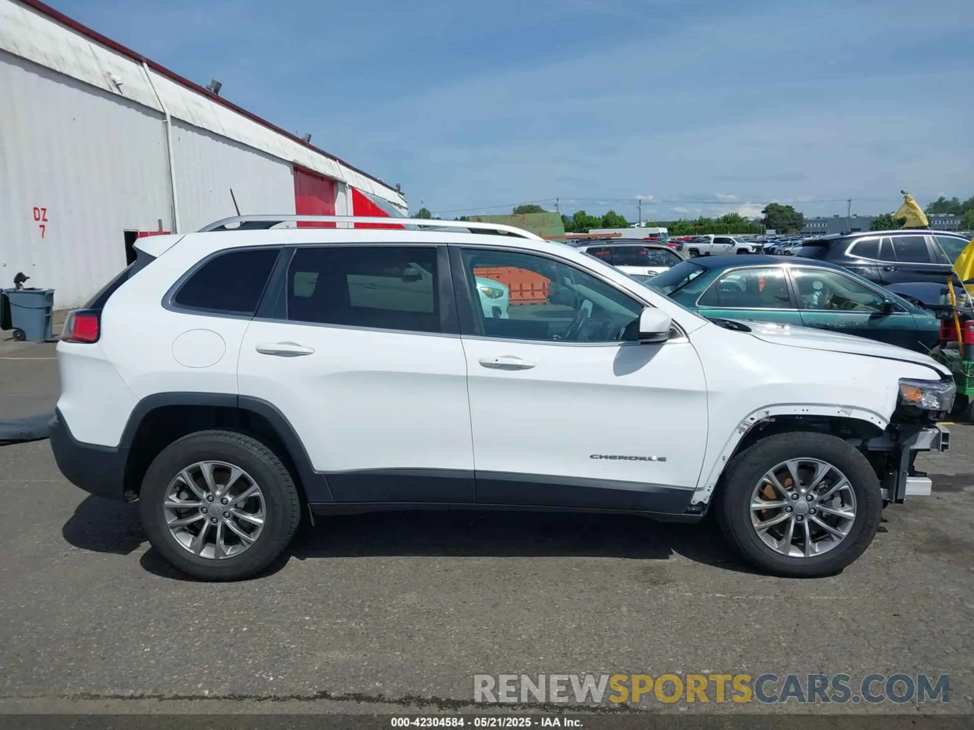 14 Photograph of a damaged car 1C4PJMLB3KD351495 JEEP CHEROKEE 2019