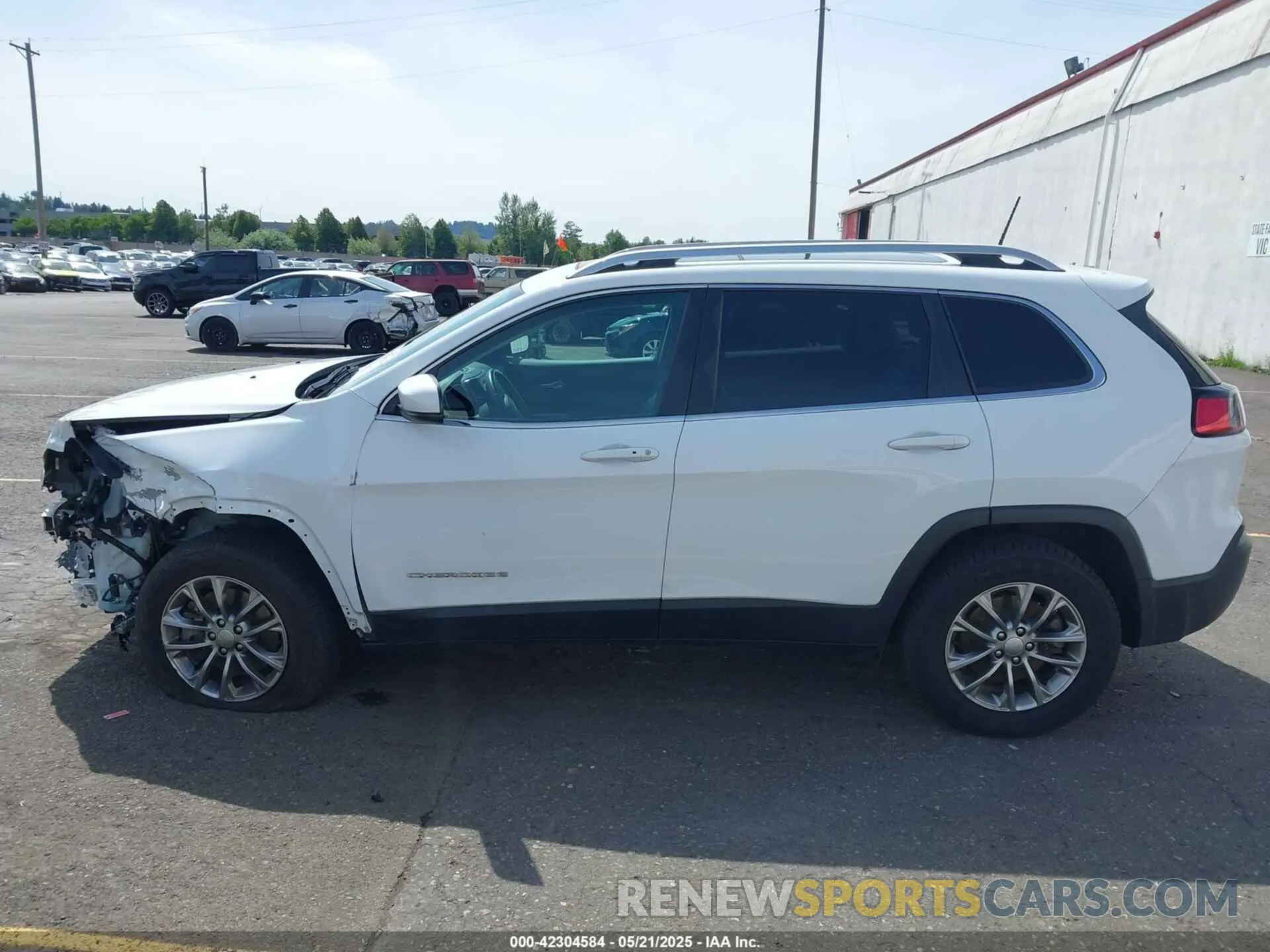 15 Photograph of a damaged car 1C4PJMLB3KD351495 JEEP CHEROKEE 2019