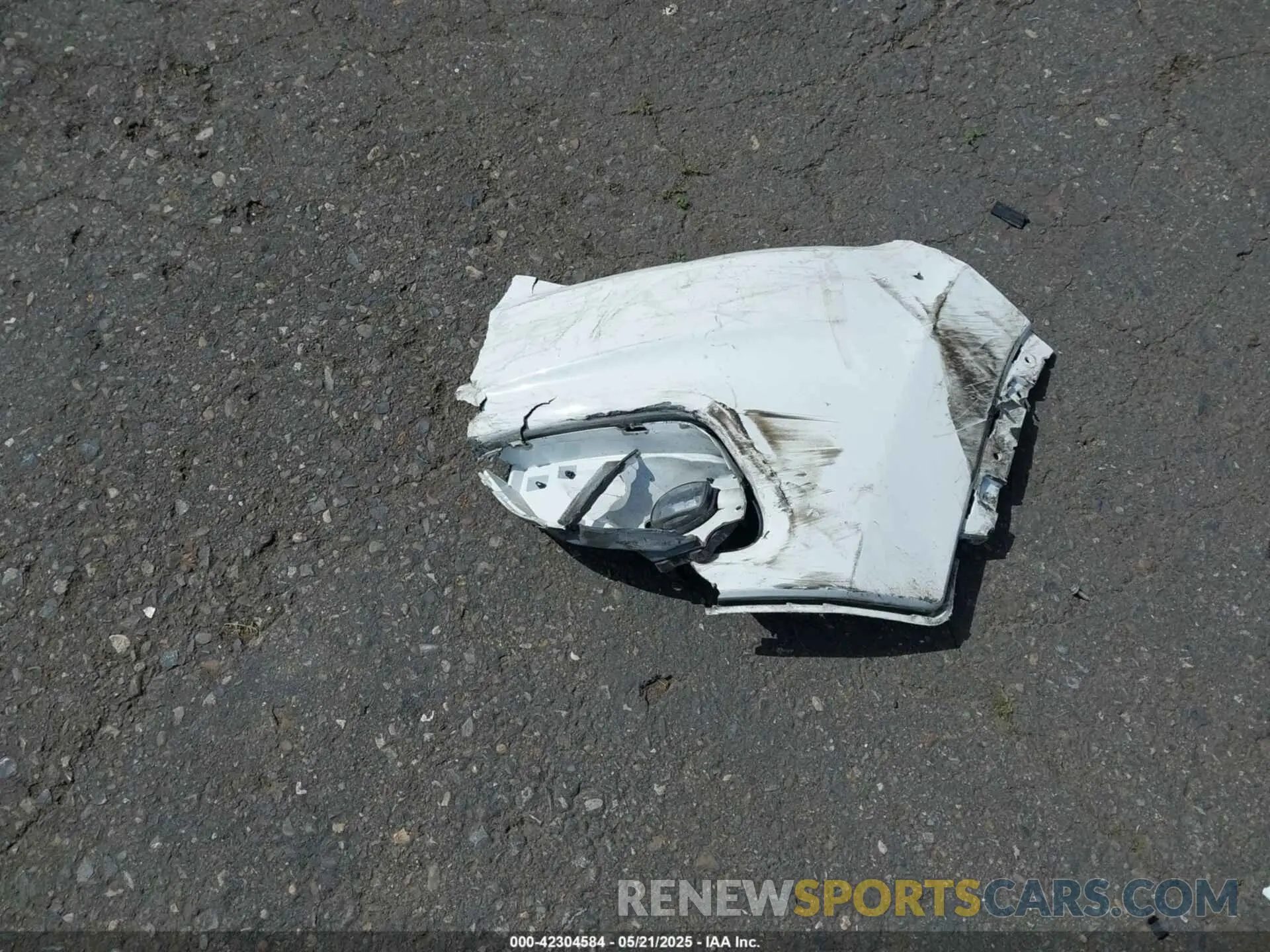 18 Photograph of a damaged car 1C4PJMLB3KD351495 JEEP CHEROKEE 2019
