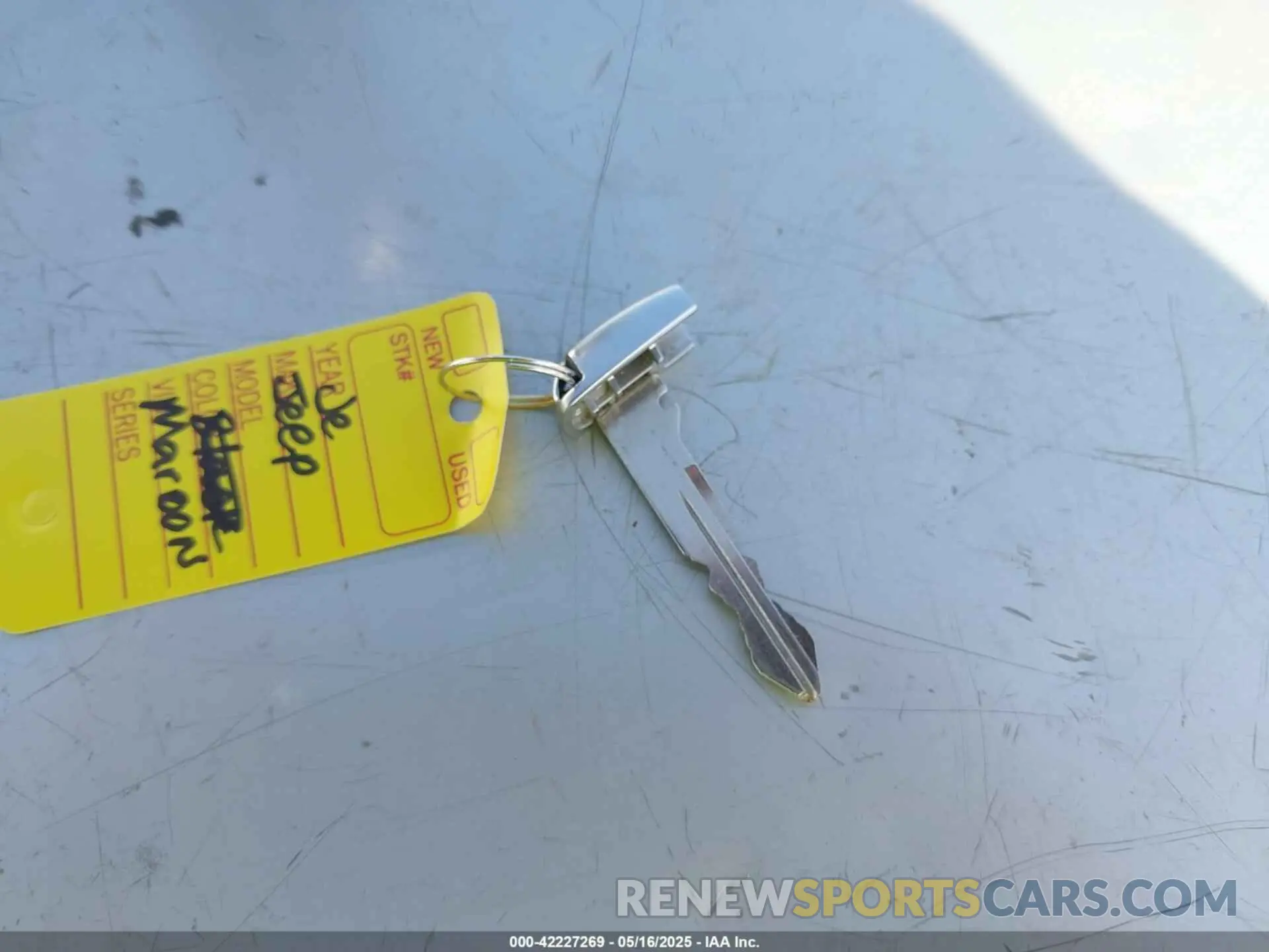 11 Photograph of a damaged car 1C4PJMLB3KD400324 JEEP CHEROKEE 2019