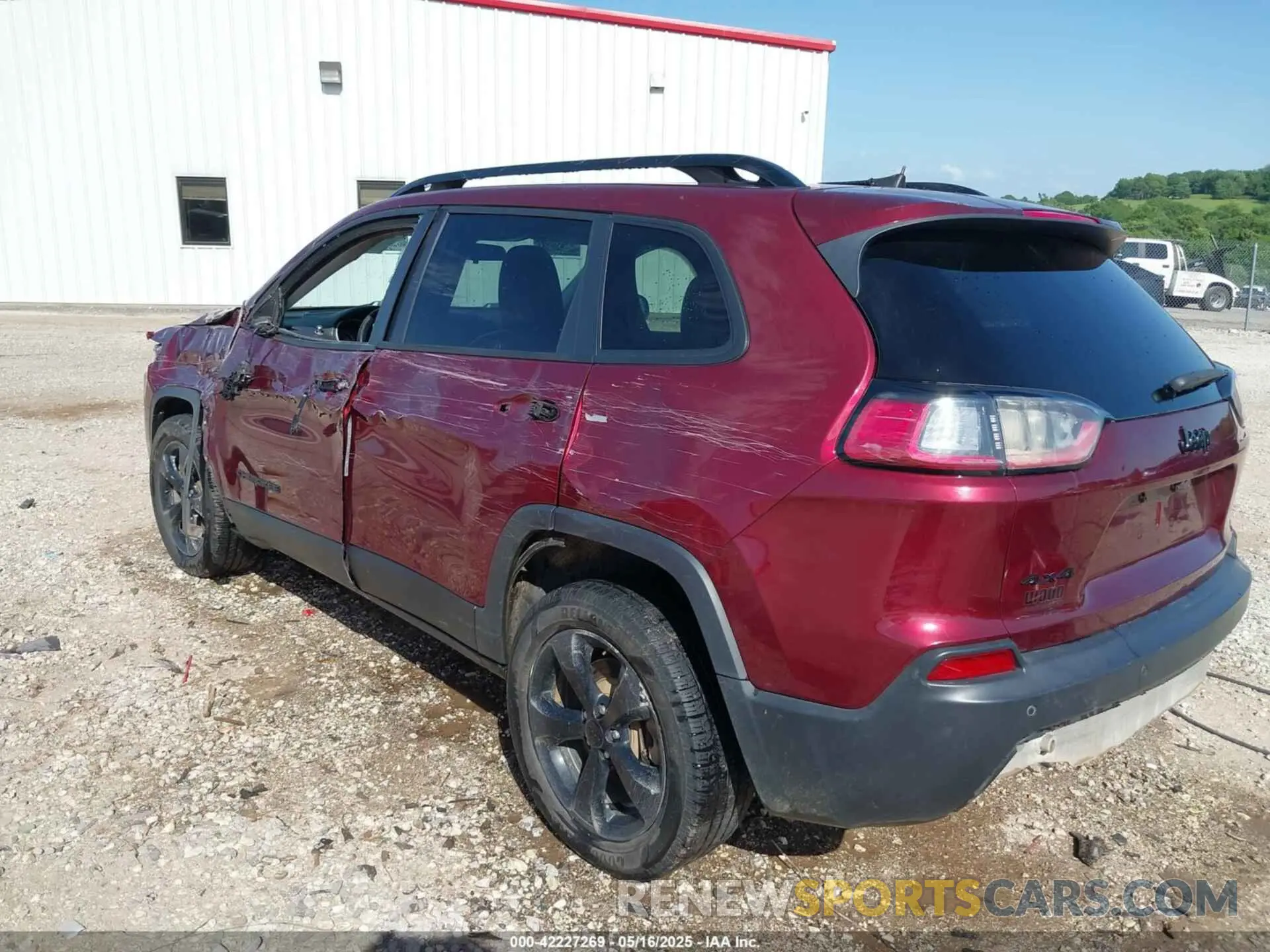 3 Photograph of a damaged car 1C4PJMLB3KD400324 JEEP CHEROKEE 2019