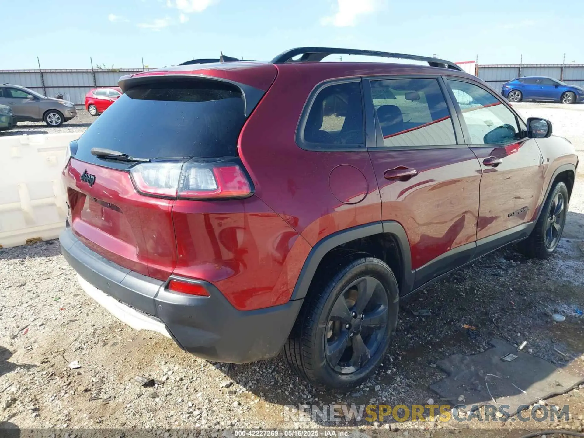 4 Photograph of a damaged car 1C4PJMLB3KD400324 JEEP CHEROKEE 2019