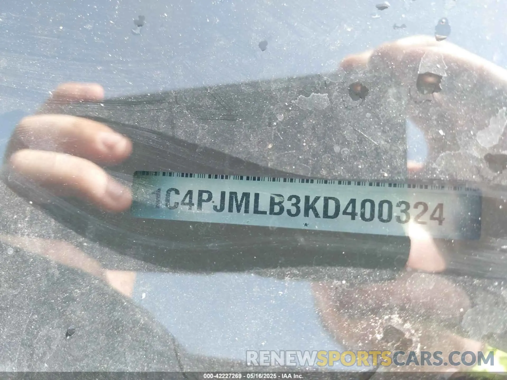 9 Photograph of a damaged car 1C4PJMLB3KD400324 JEEP CHEROKEE 2019