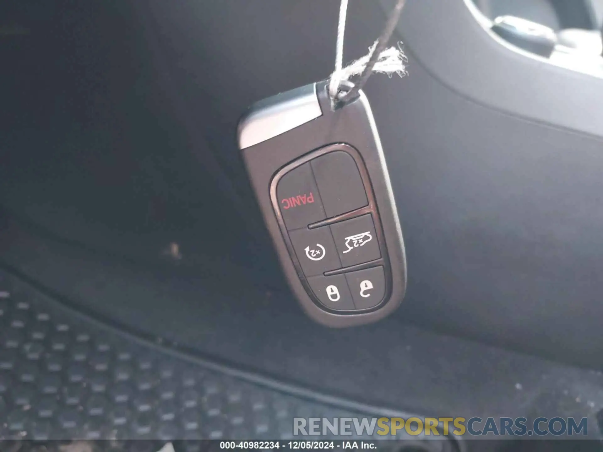 11 Photograph of a damaged car 1C4PJMLB4KD321809 JEEP CHEROKEE 2019