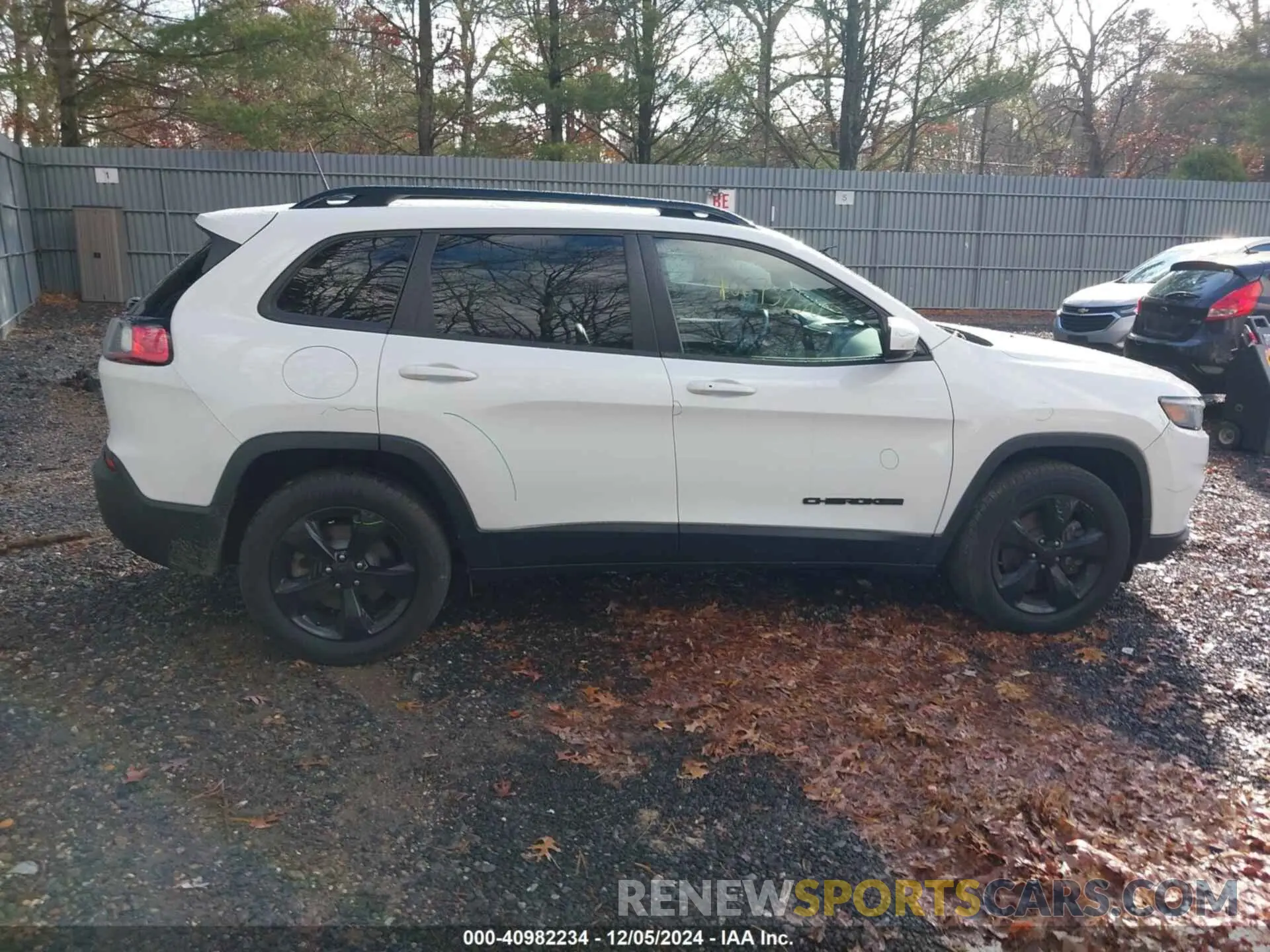 13 Photograph of a damaged car 1C4PJMLB4KD321809 JEEP CHEROKEE 2019