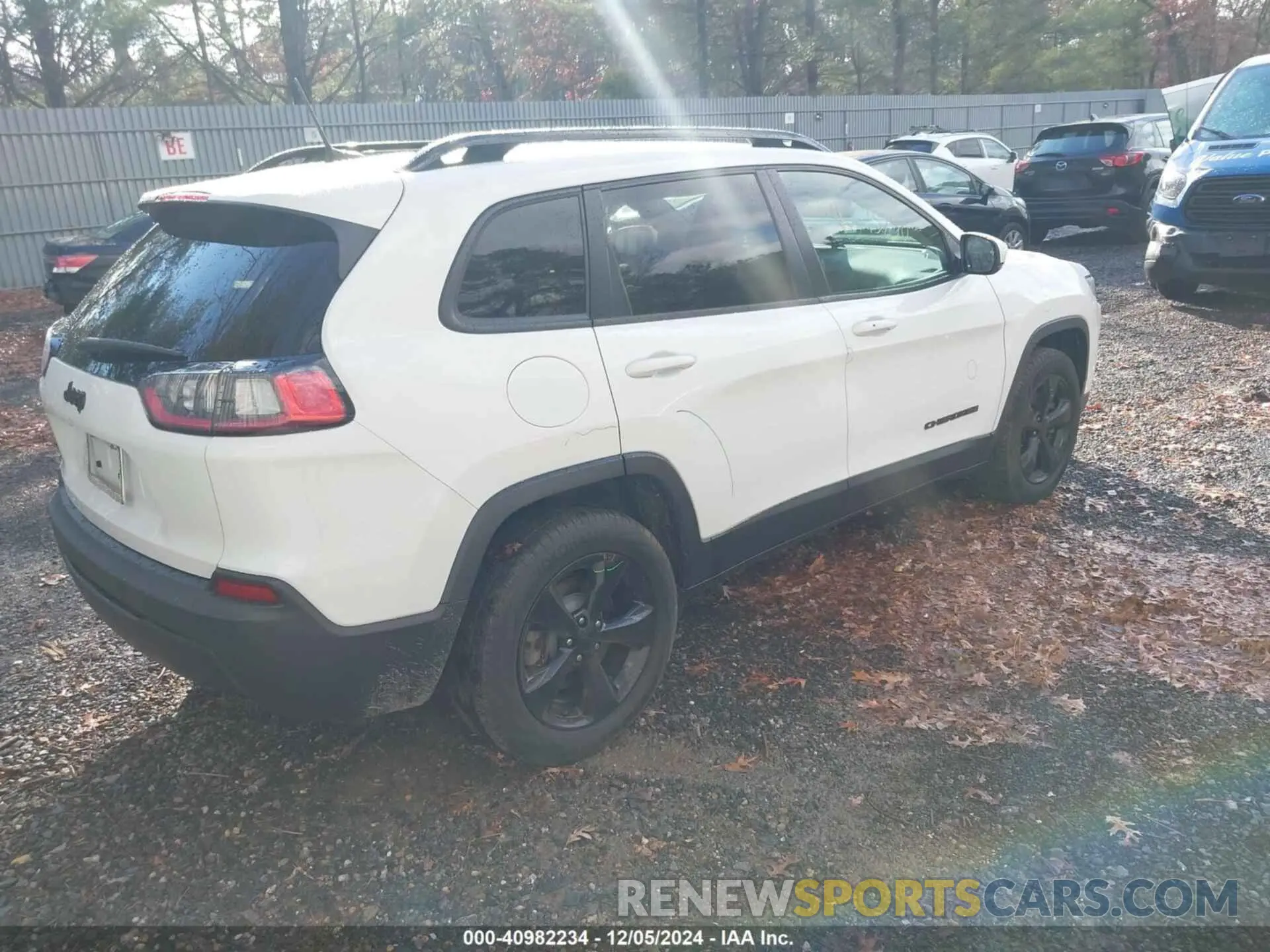 4 Photograph of a damaged car 1C4PJMLB4KD321809 JEEP CHEROKEE 2019