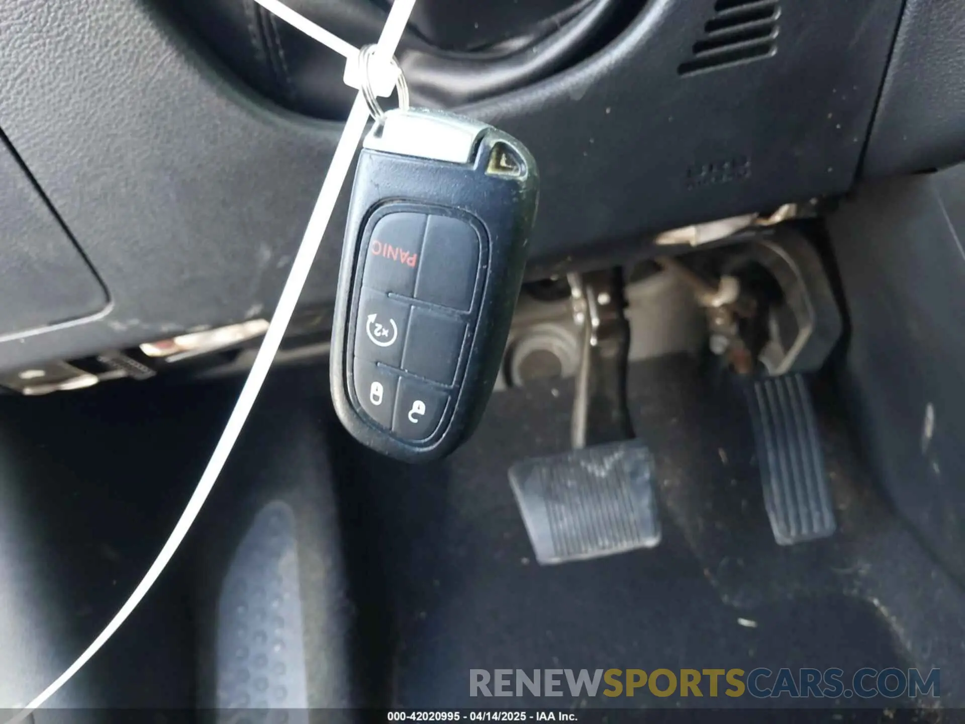 11 Photograph of a damaged car 1C4PJMLB4KD418282 JEEP CHEROKEE 2019