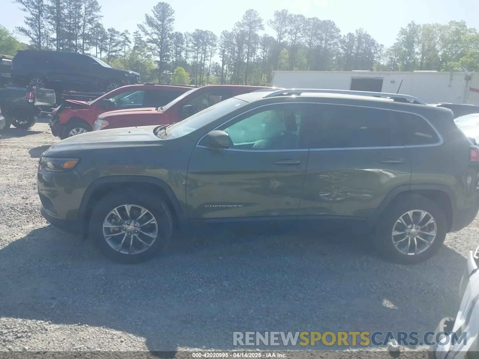 14 Photograph of a damaged car 1C4PJMLB4KD418282 JEEP CHEROKEE 2019