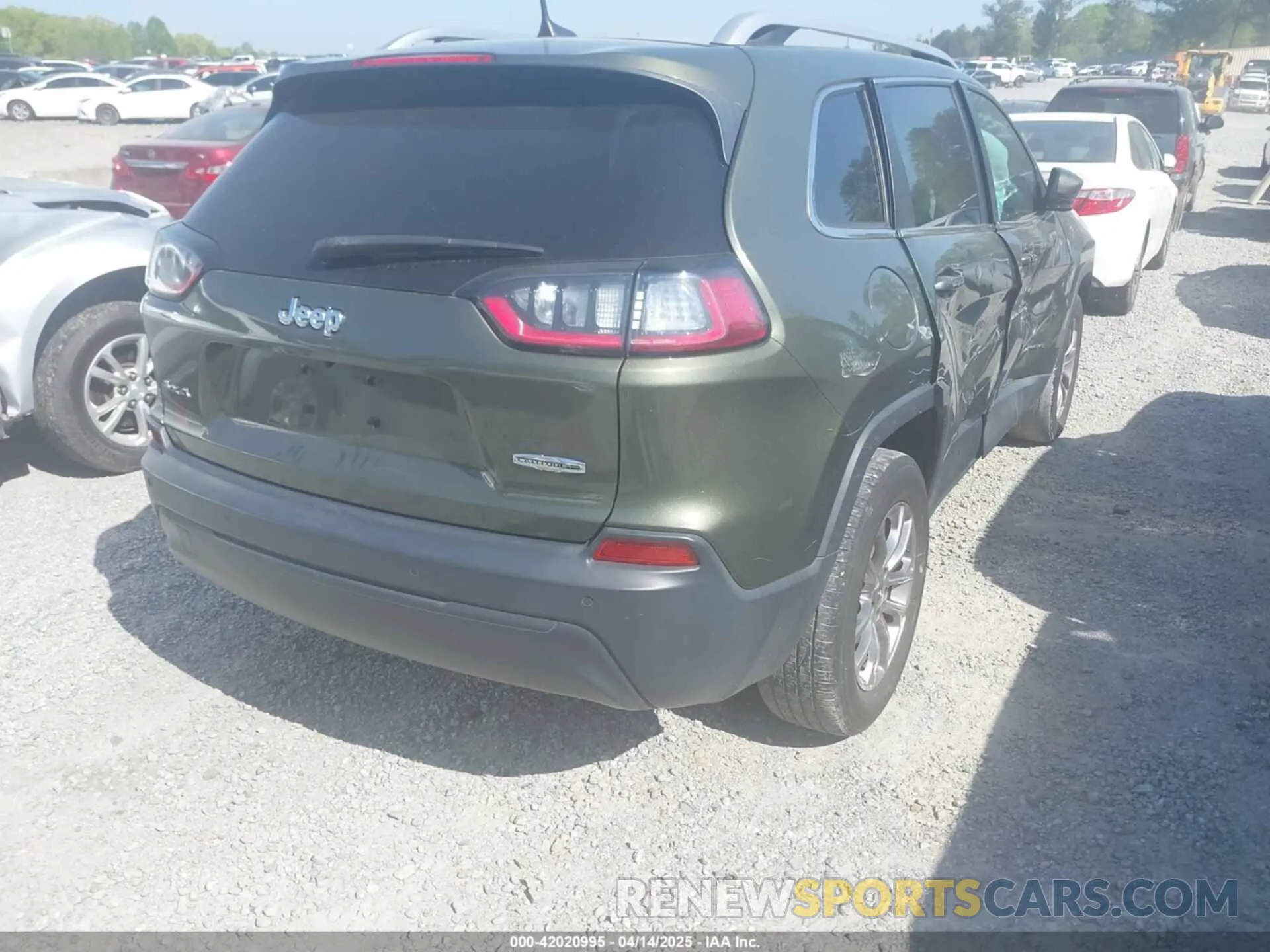 4 Photograph of a damaged car 1C4PJMLB4KD418282 JEEP CHEROKEE 2019