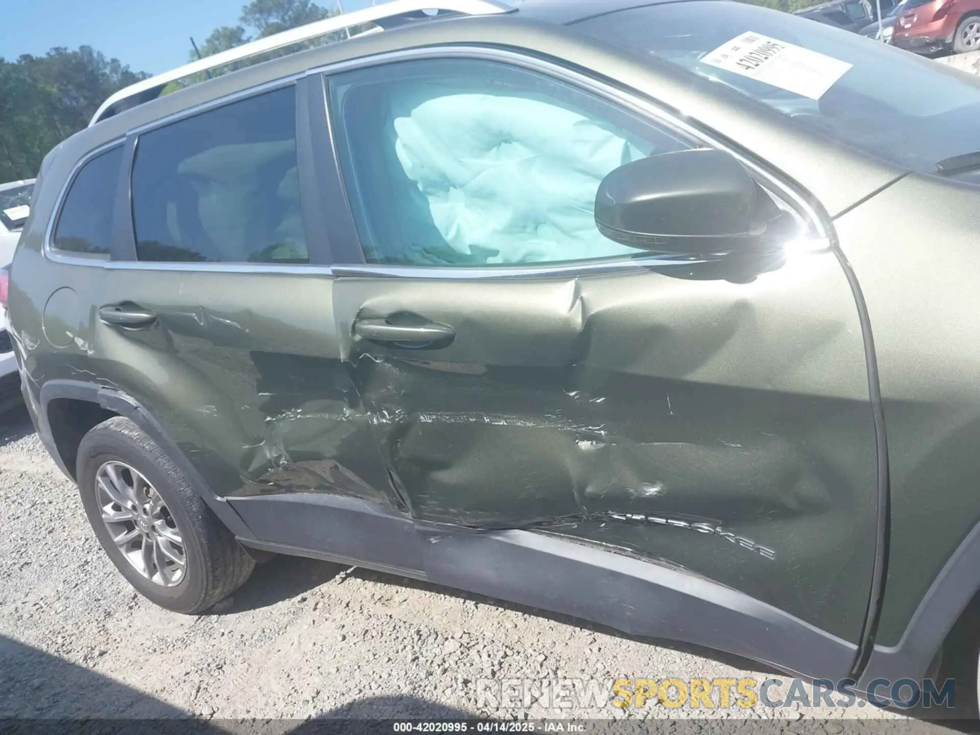 6 Photograph of a damaged car 1C4PJMLB4KD418282 JEEP CHEROKEE 2019