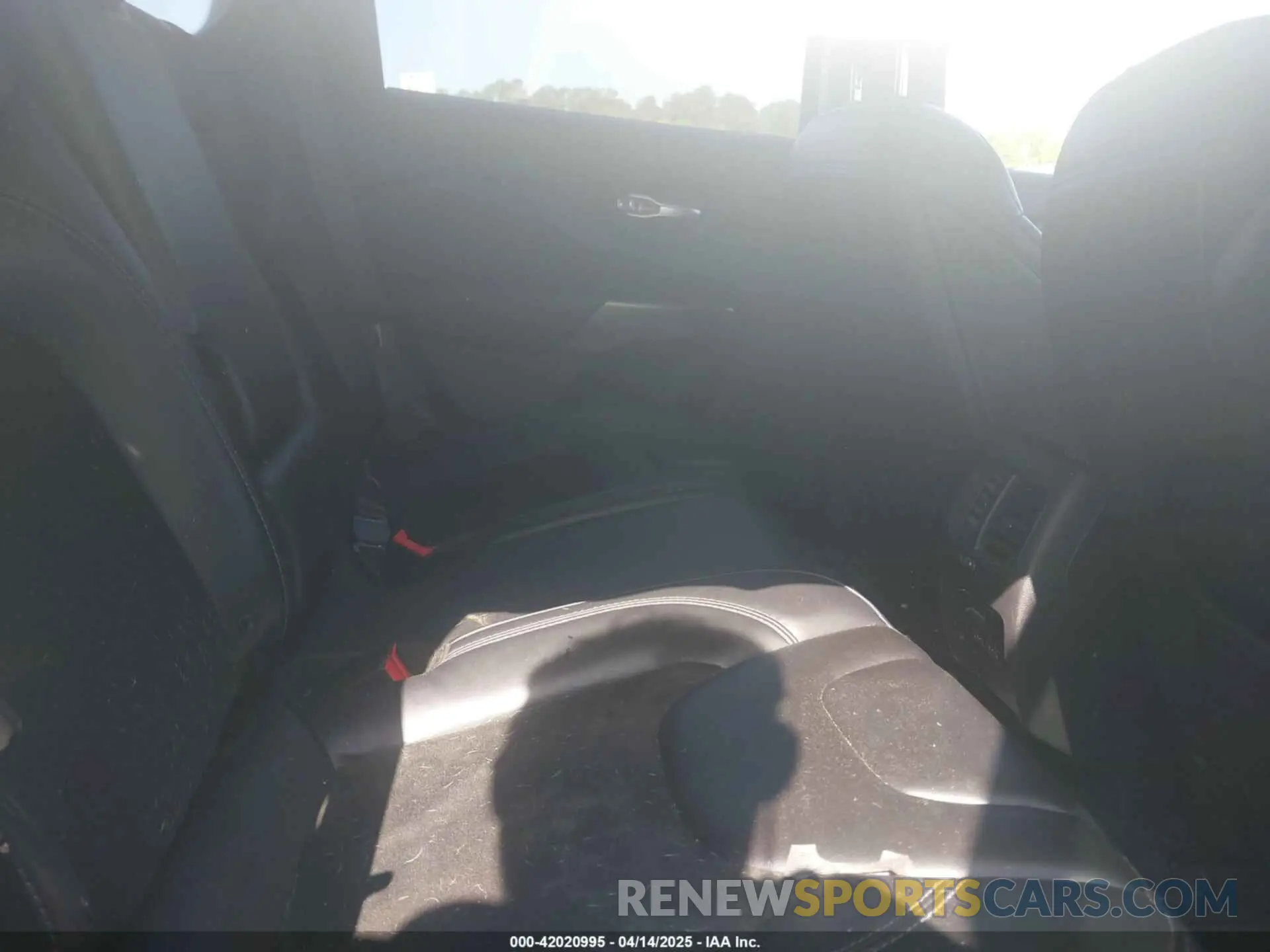 8 Photograph of a damaged car 1C4PJMLB4KD418282 JEEP CHEROKEE 2019