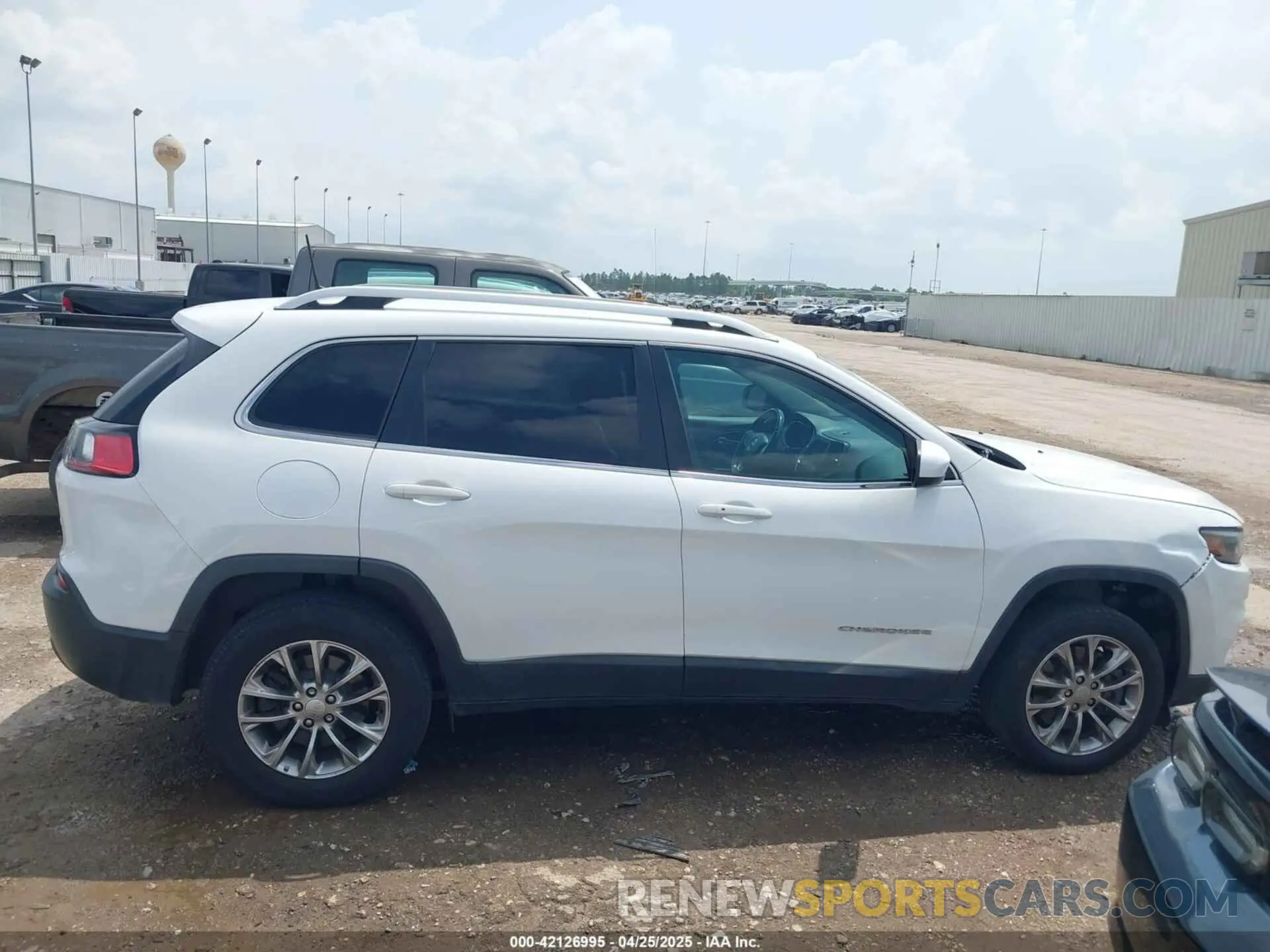 13 Photograph of a damaged car 1C4PJMLB5KD198571 JEEP CHEROKEE 2019