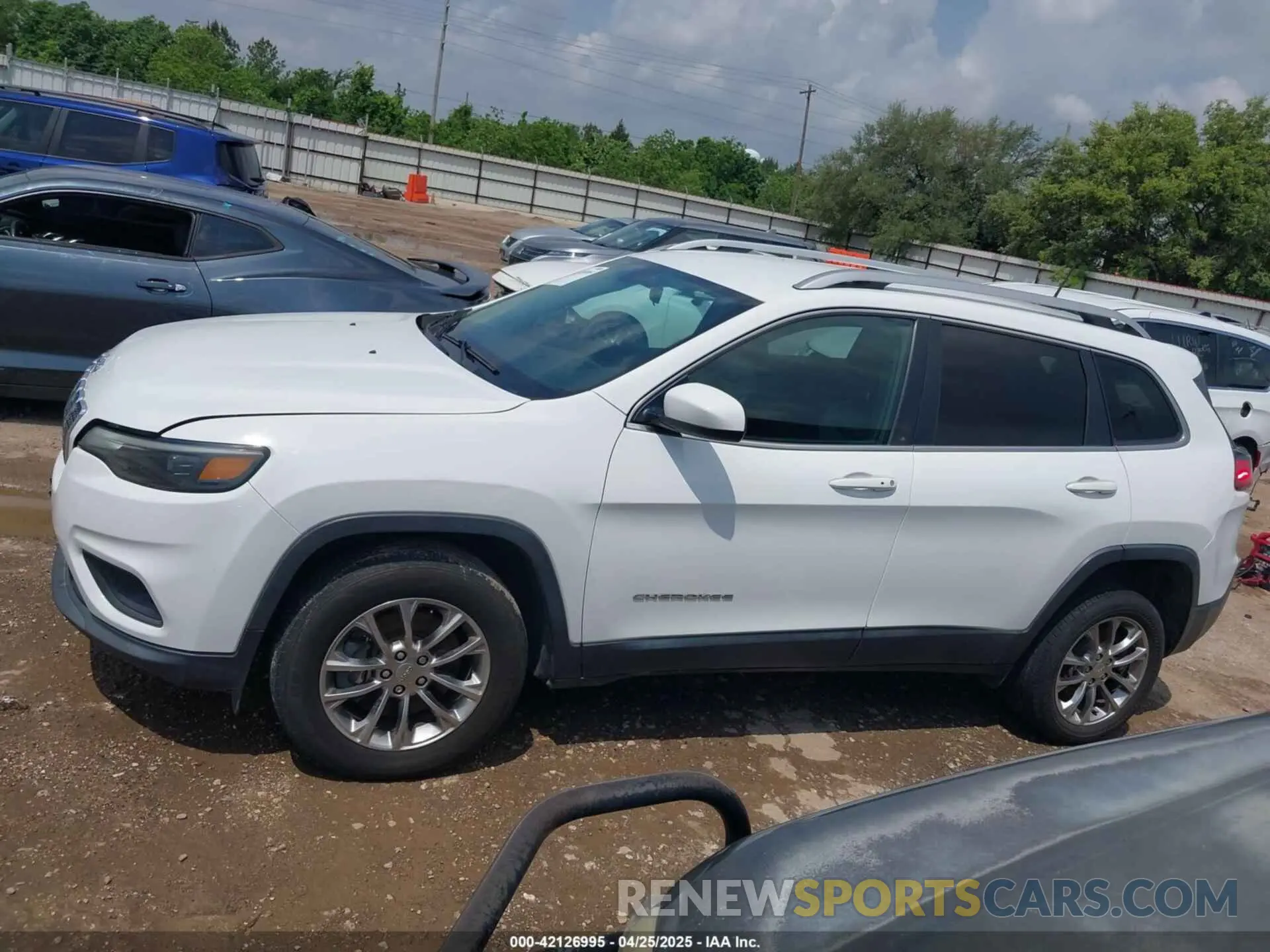 14 Photograph of a damaged car 1C4PJMLB5KD198571 JEEP CHEROKEE 2019
