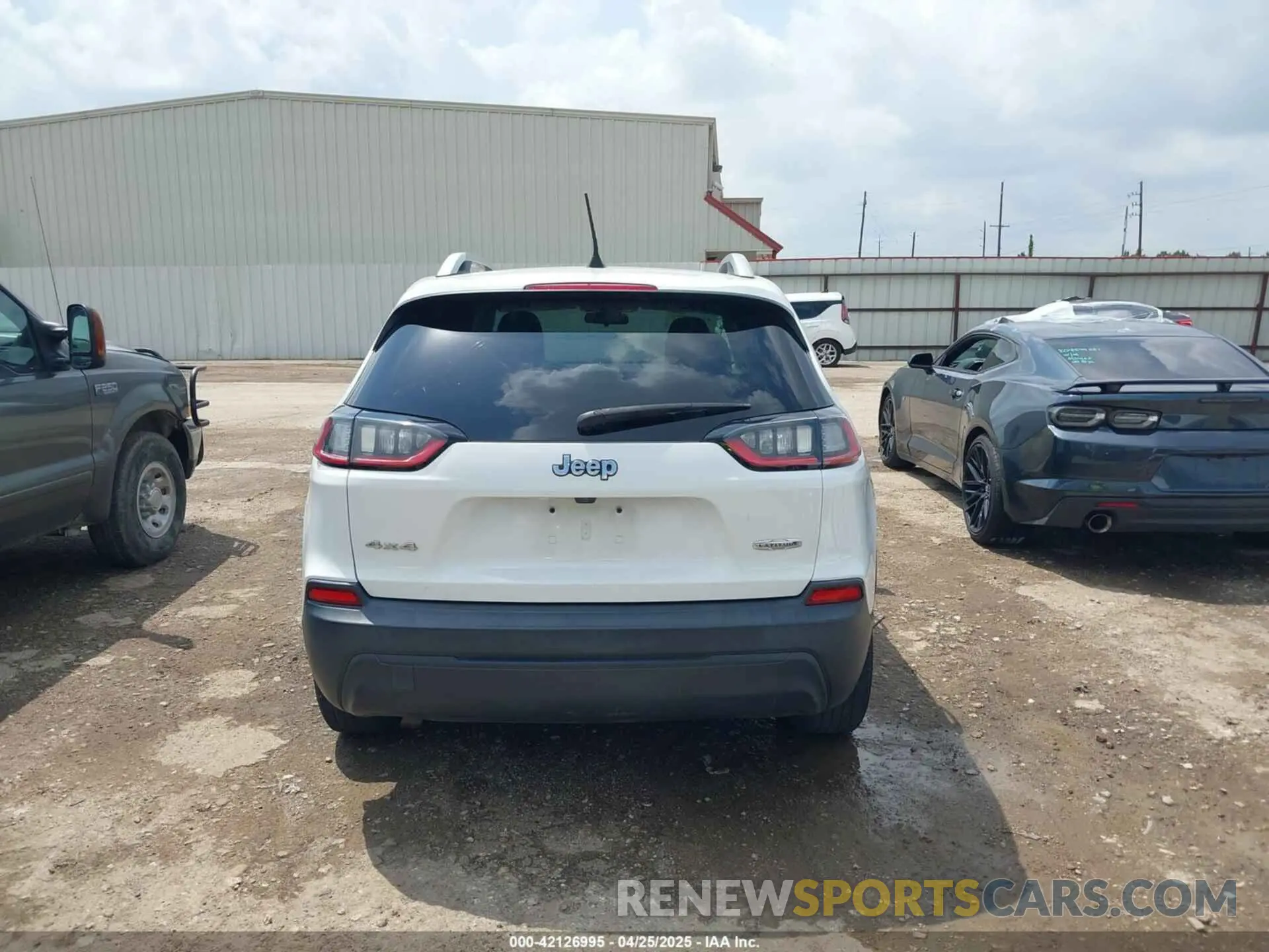 16 Photograph of a damaged car 1C4PJMLB5KD198571 JEEP CHEROKEE 2019