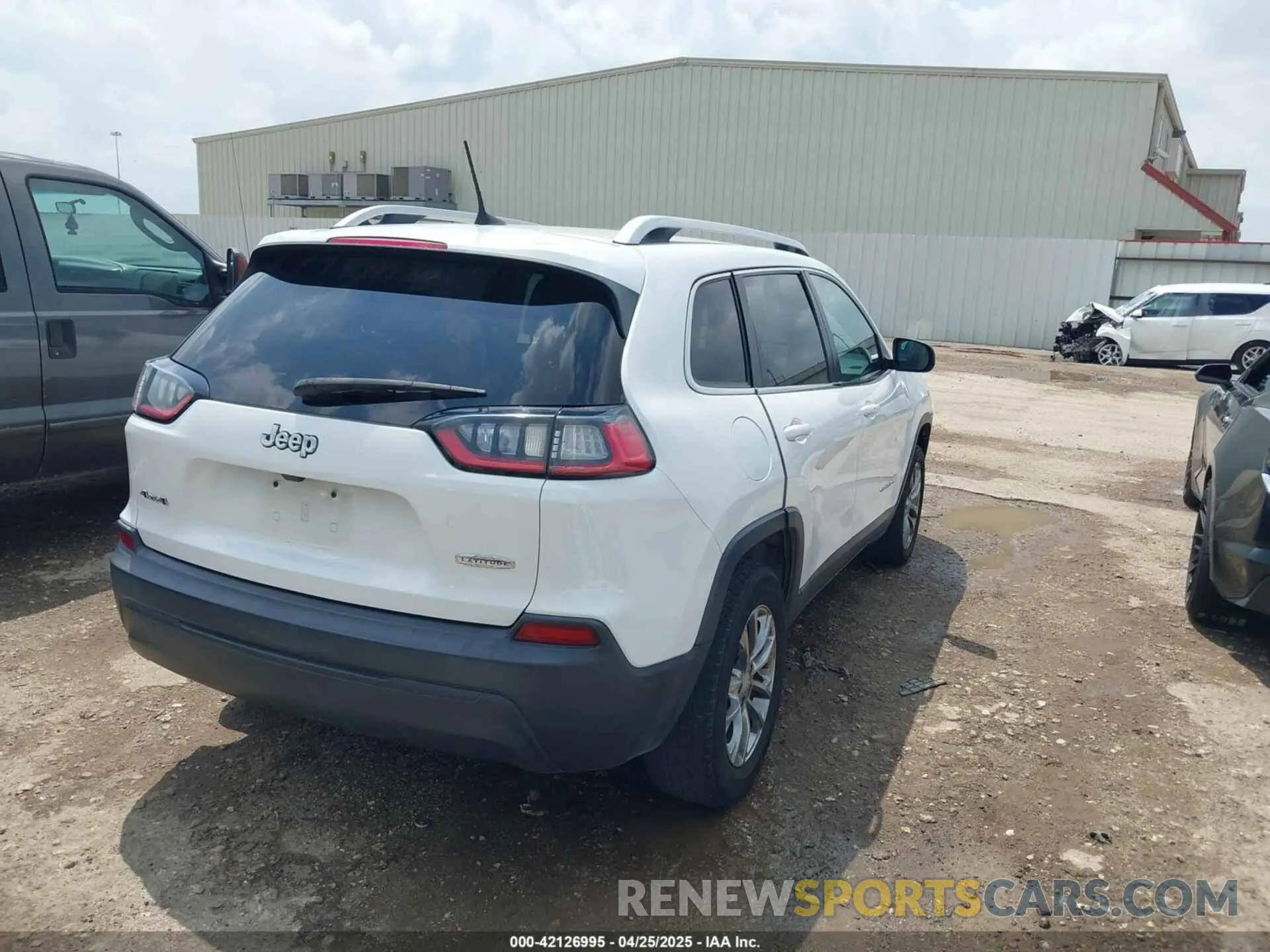 4 Photograph of a damaged car 1C4PJMLB5KD198571 JEEP CHEROKEE 2019