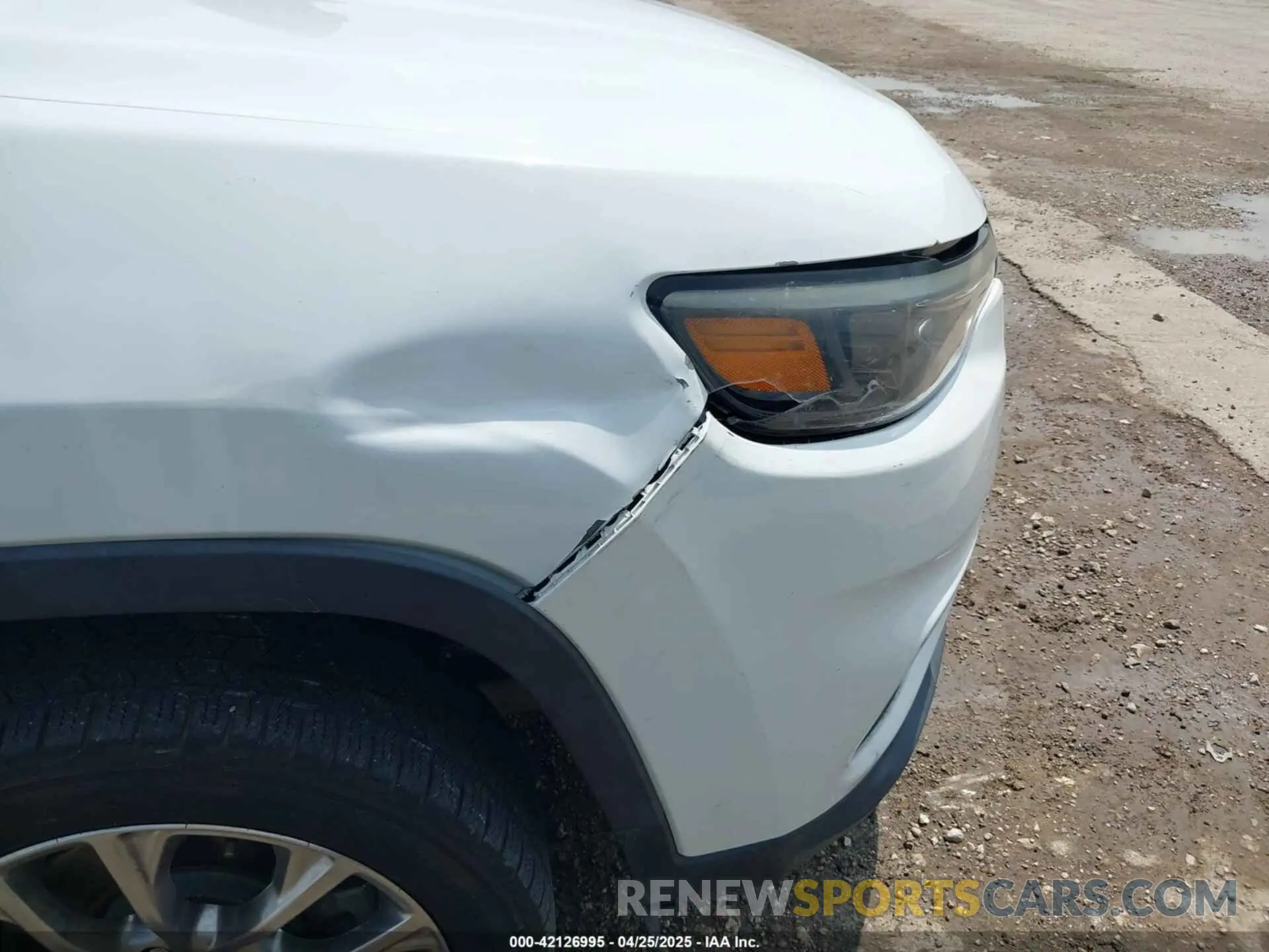 6 Photograph of a damaged car 1C4PJMLB5KD198571 JEEP CHEROKEE 2019