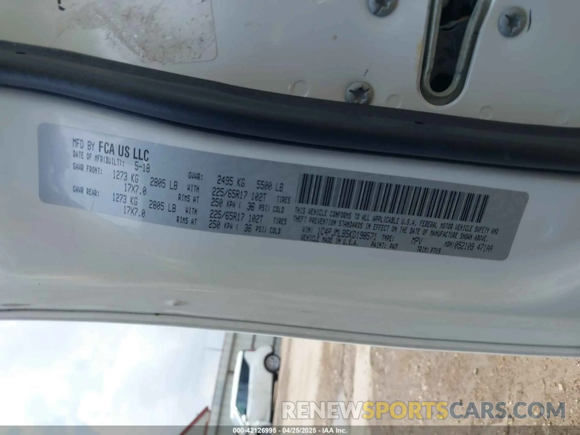 9 Photograph of a damaged car 1C4PJMLB5KD198571 JEEP CHEROKEE 2019