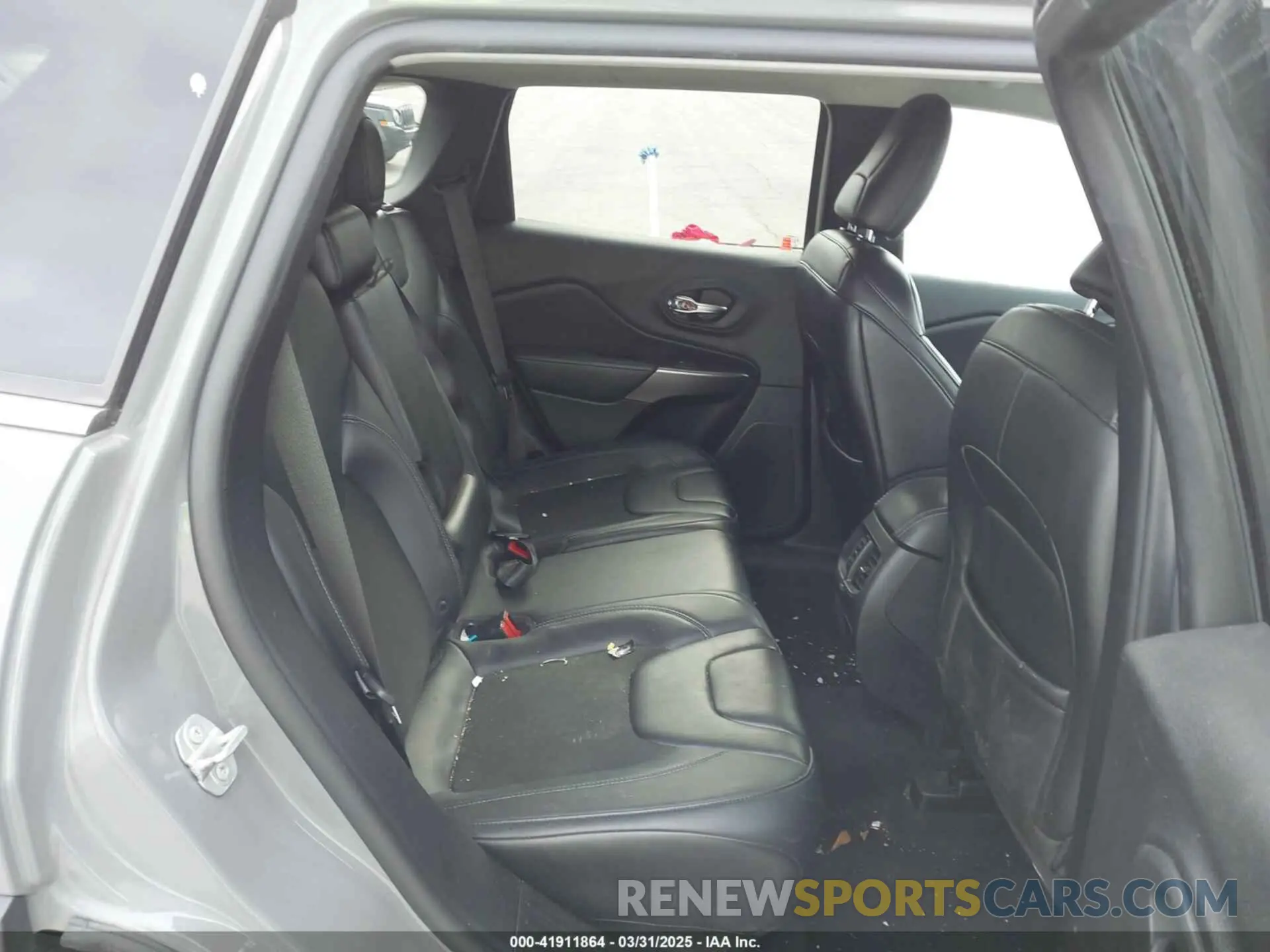 8 Photograph of a damaged car 1C4PJMLB5KD440162 JEEP CHEROKEE 2019