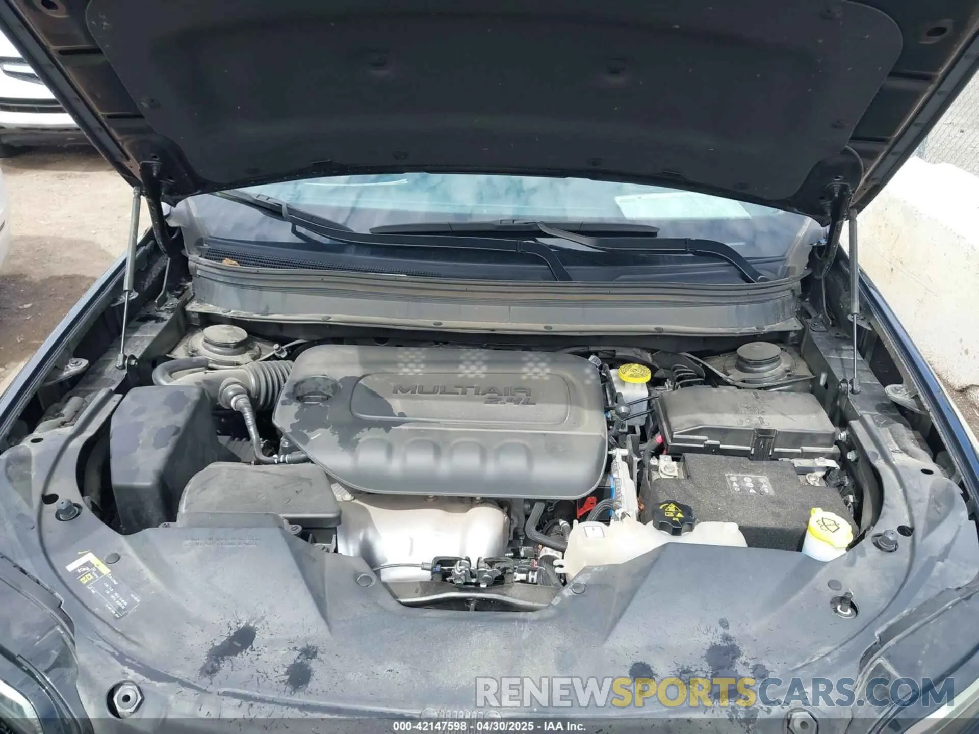 10 Photograph of a damaged car 1C4PJMLB5KD489488 JEEP CHEROKEE 2019
