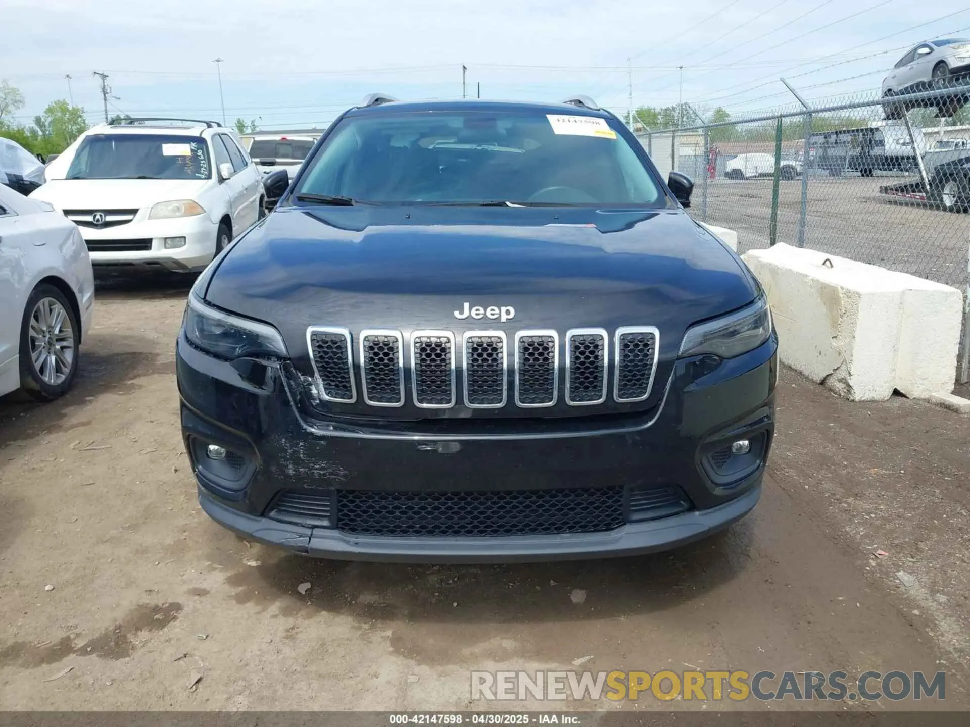 12 Photograph of a damaged car 1C4PJMLB5KD489488 JEEP CHEROKEE 2019