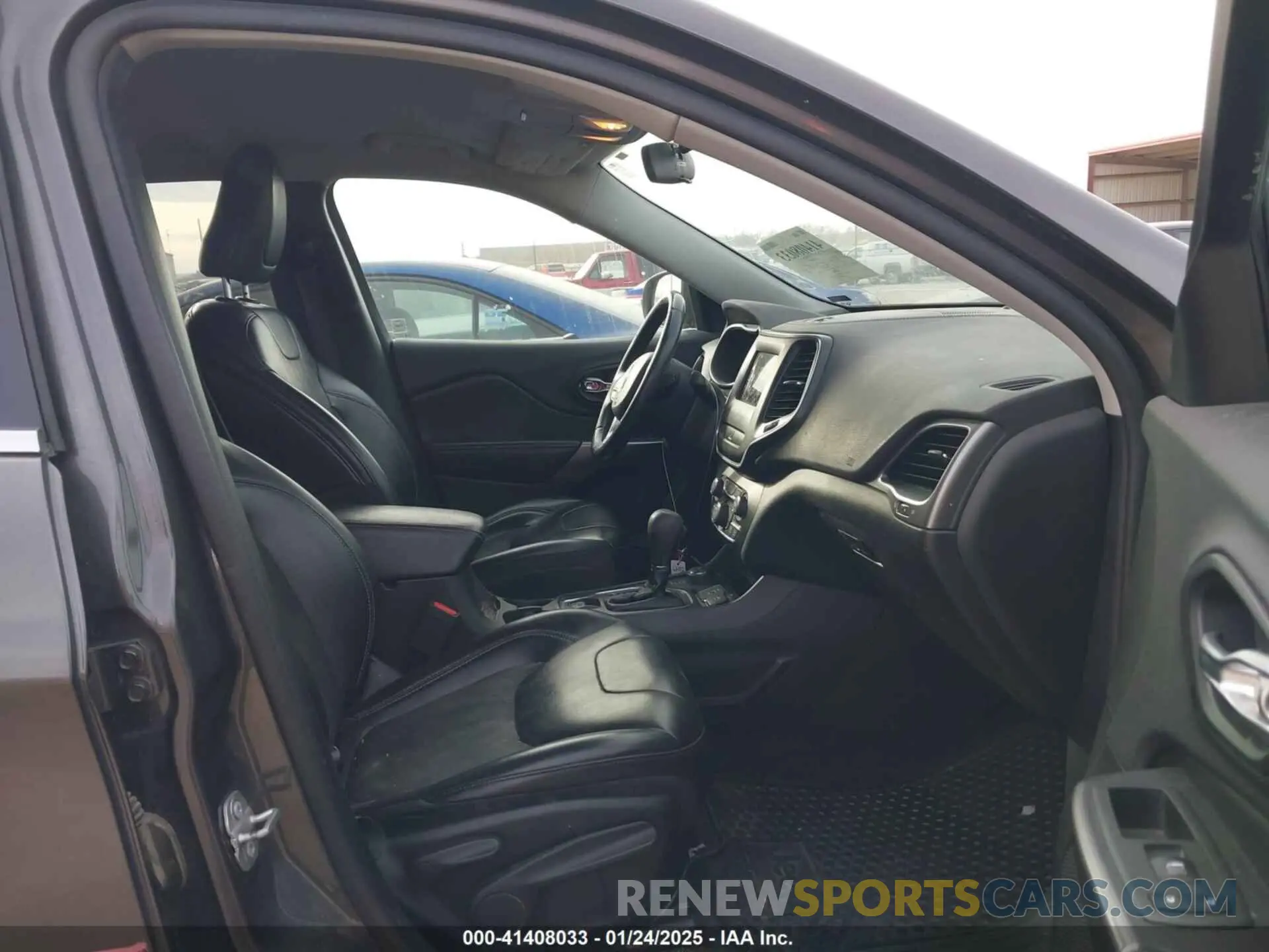 5 Photograph of a damaged car 1C4PJMLB6KD139836 JEEP CHEROKEE 2019