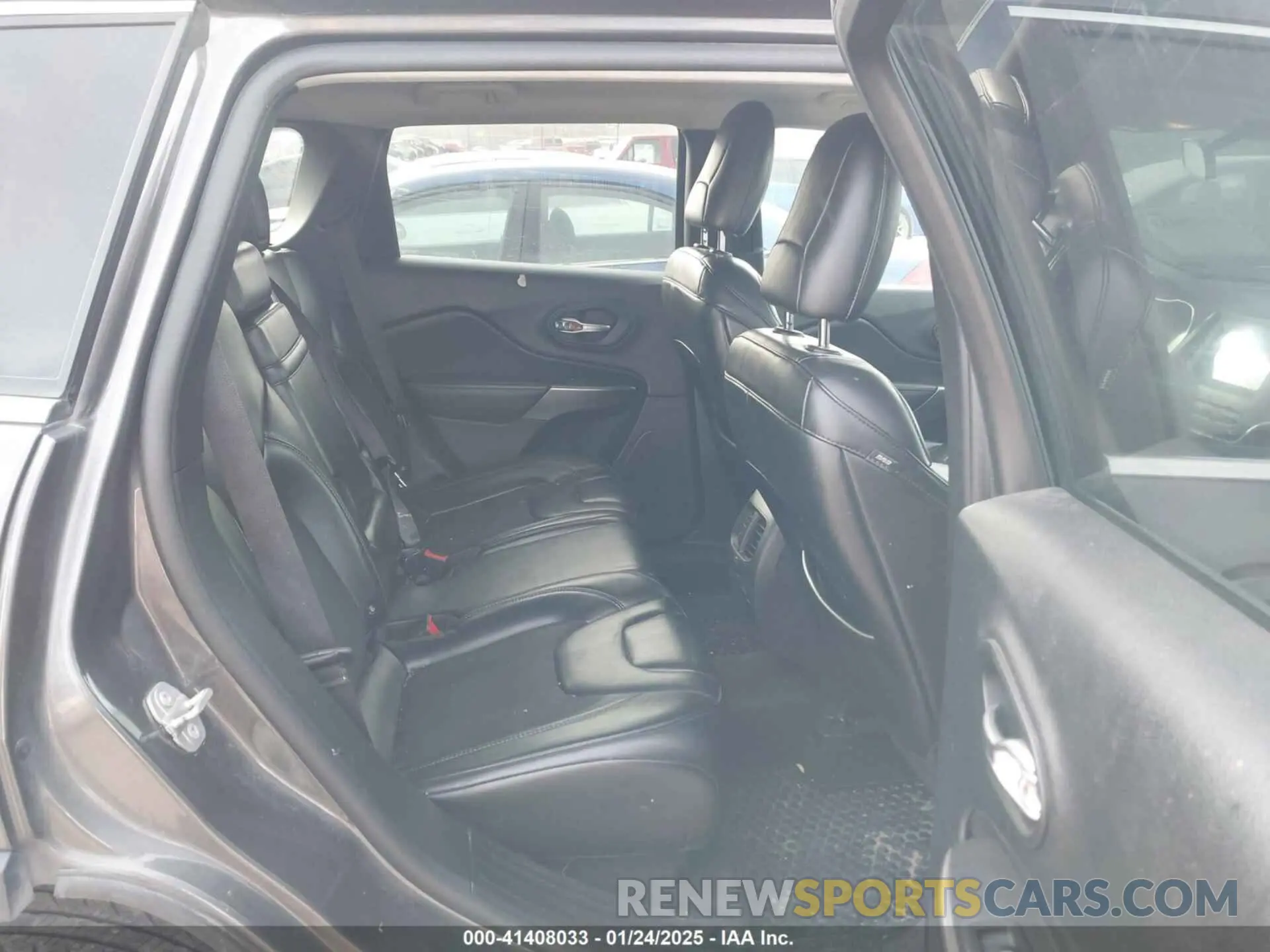 8 Photograph of a damaged car 1C4PJMLB6KD139836 JEEP CHEROKEE 2019
