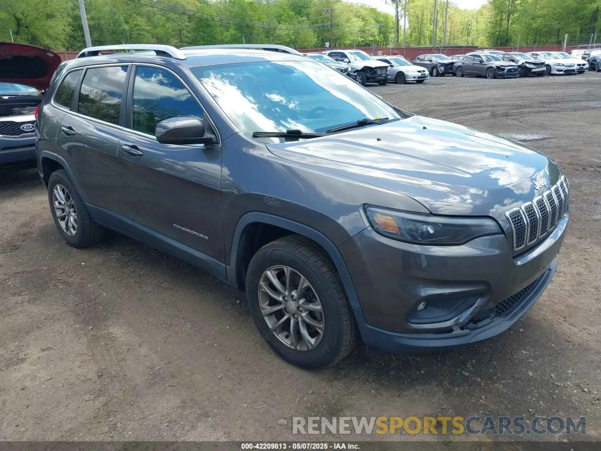 1 Photograph of a damaged car 1C4PJMLB6KD355718 JEEP CHEROKEE 2019