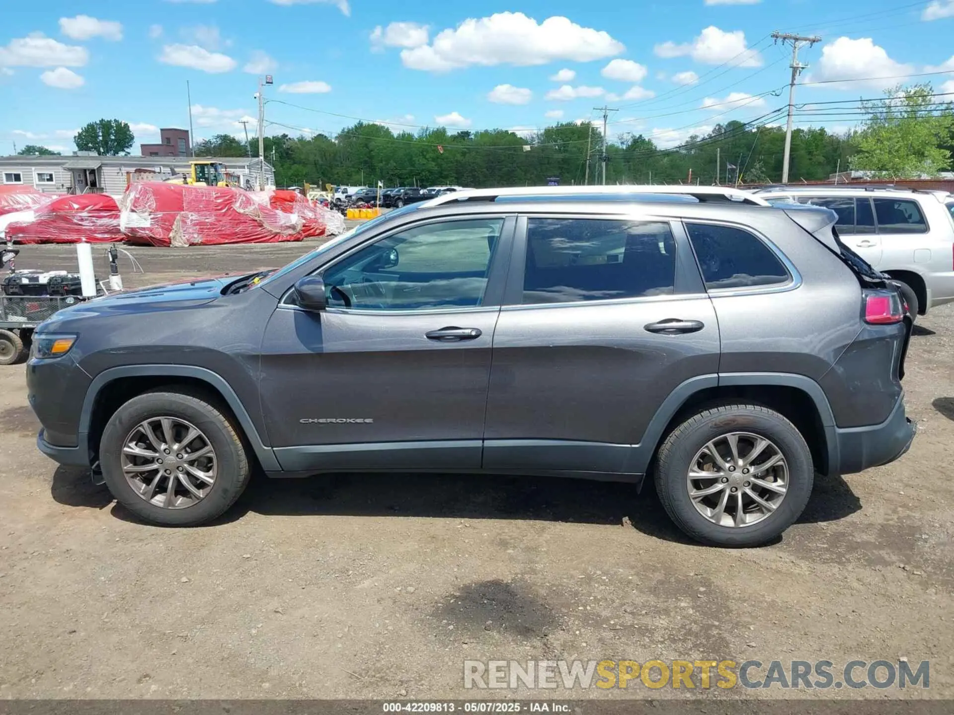 14 Photograph of a damaged car 1C4PJMLB6KD355718 JEEP CHEROKEE 2019
