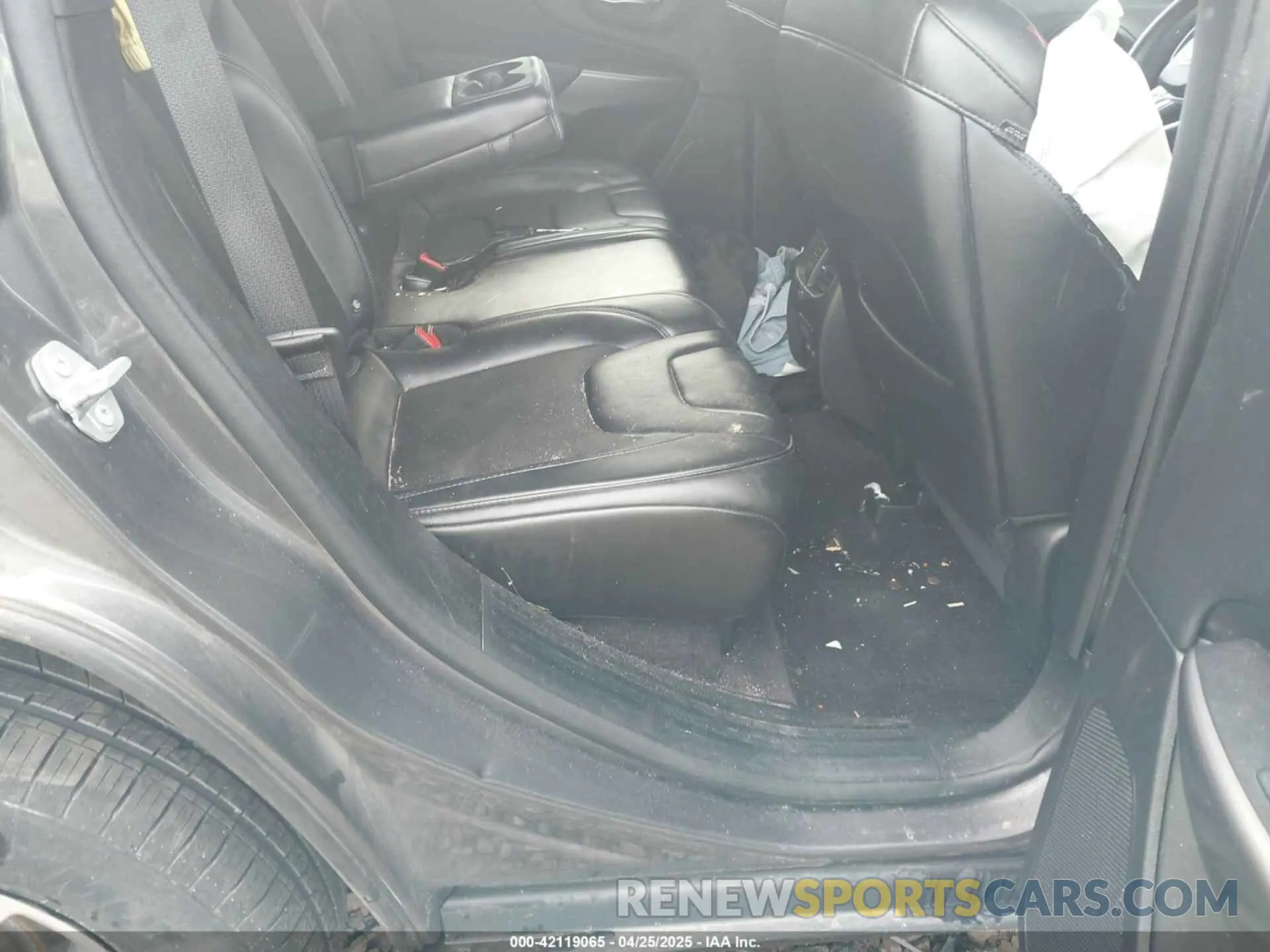 8 Photograph of a damaged car 1C4PJMLB7KD182307 JEEP CHEROKEE 2019