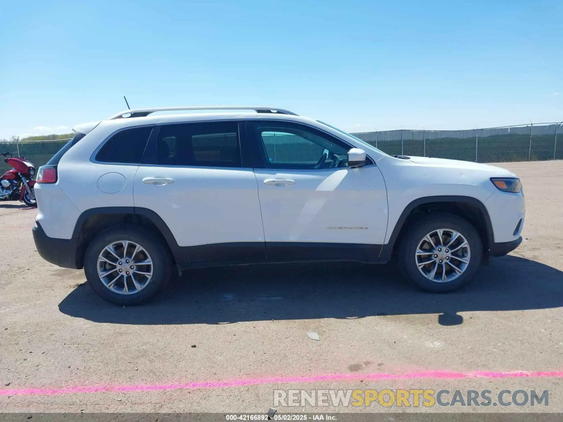 13 Photograph of a damaged car 1C4PJMLB8KD112699 JEEP CHEROKEE 2019