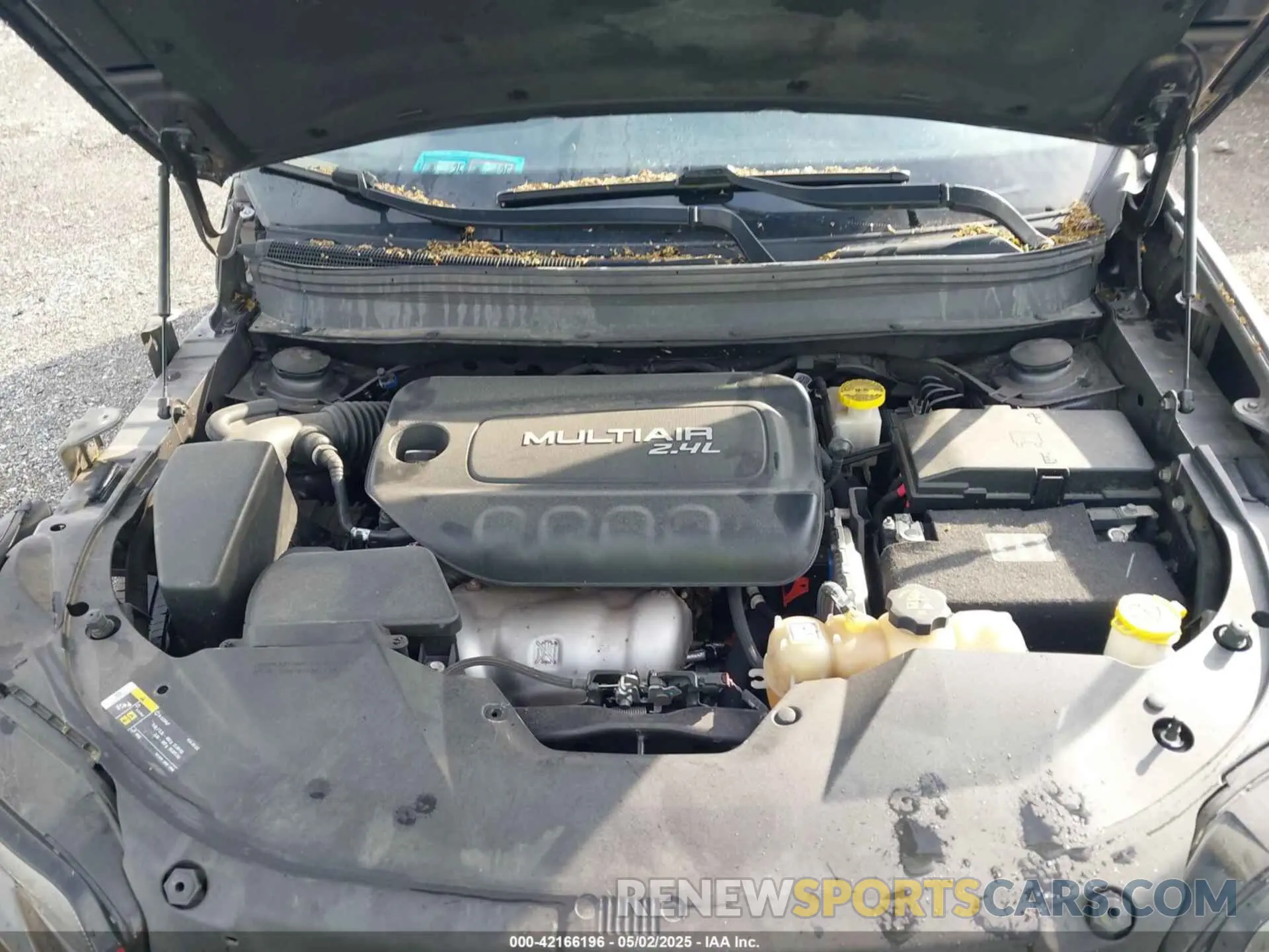 10 Photograph of a damaged car 1C4PJMLB8KD208039 JEEP CHEROKEE 2019