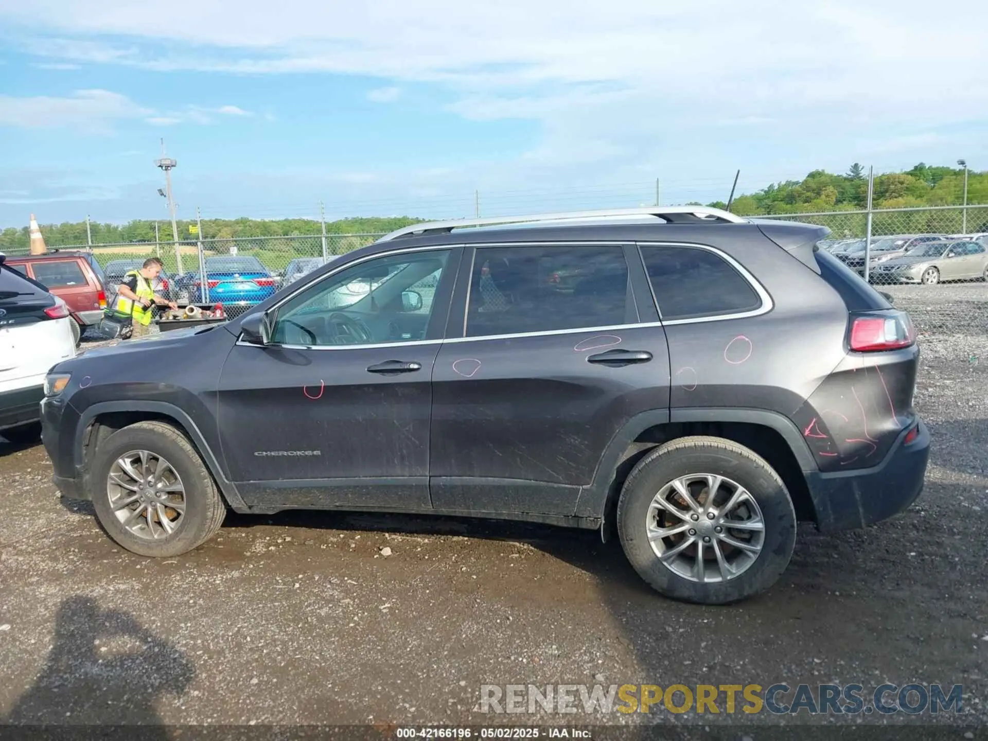 14 Photograph of a damaged car 1C4PJMLB8KD208039 JEEP CHEROKEE 2019