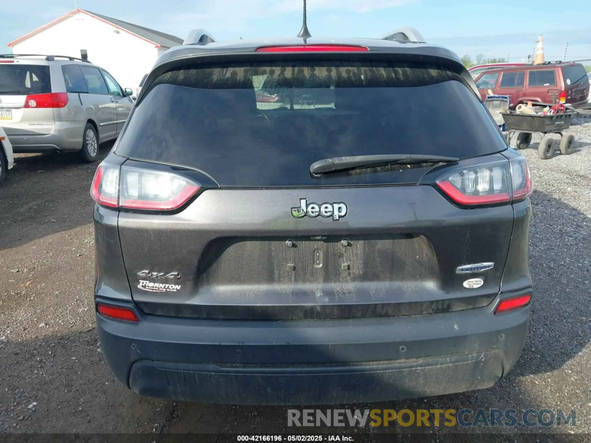 16 Photograph of a damaged car 1C4PJMLB8KD208039 JEEP CHEROKEE 2019
