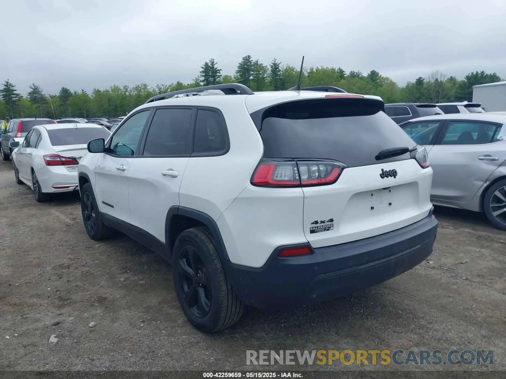 12 Photograph of a damaged car 1C4PJMLB8KD320467 JEEP CHEROKEE 2019