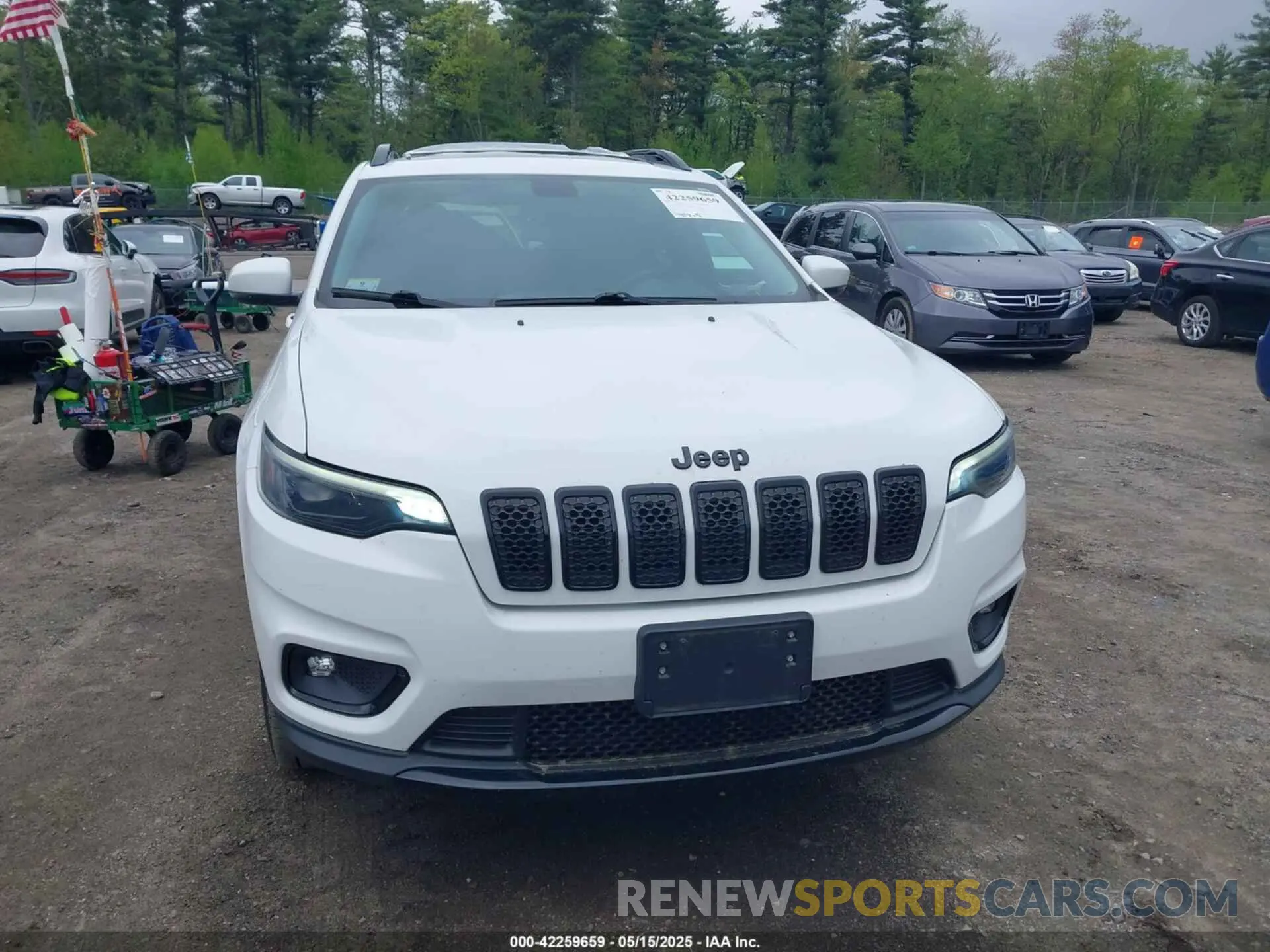 13 Photograph of a damaged car 1C4PJMLB8KD320467 JEEP CHEROKEE 2019