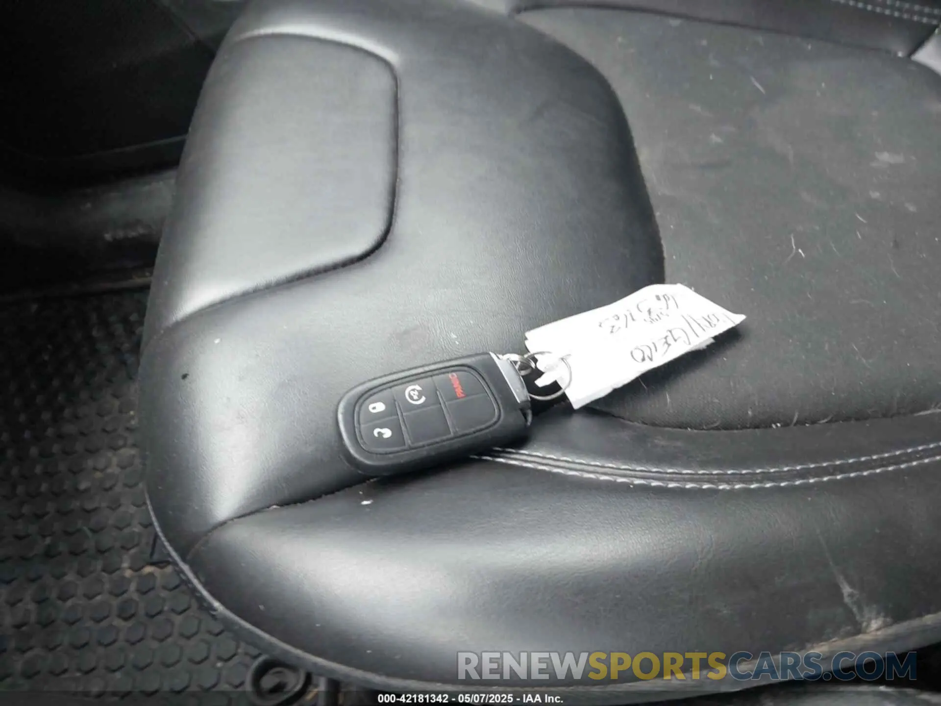 11 Photograph of a damaged car 1C4PJMLB9KD104059 JEEP CHEROKEE 2019