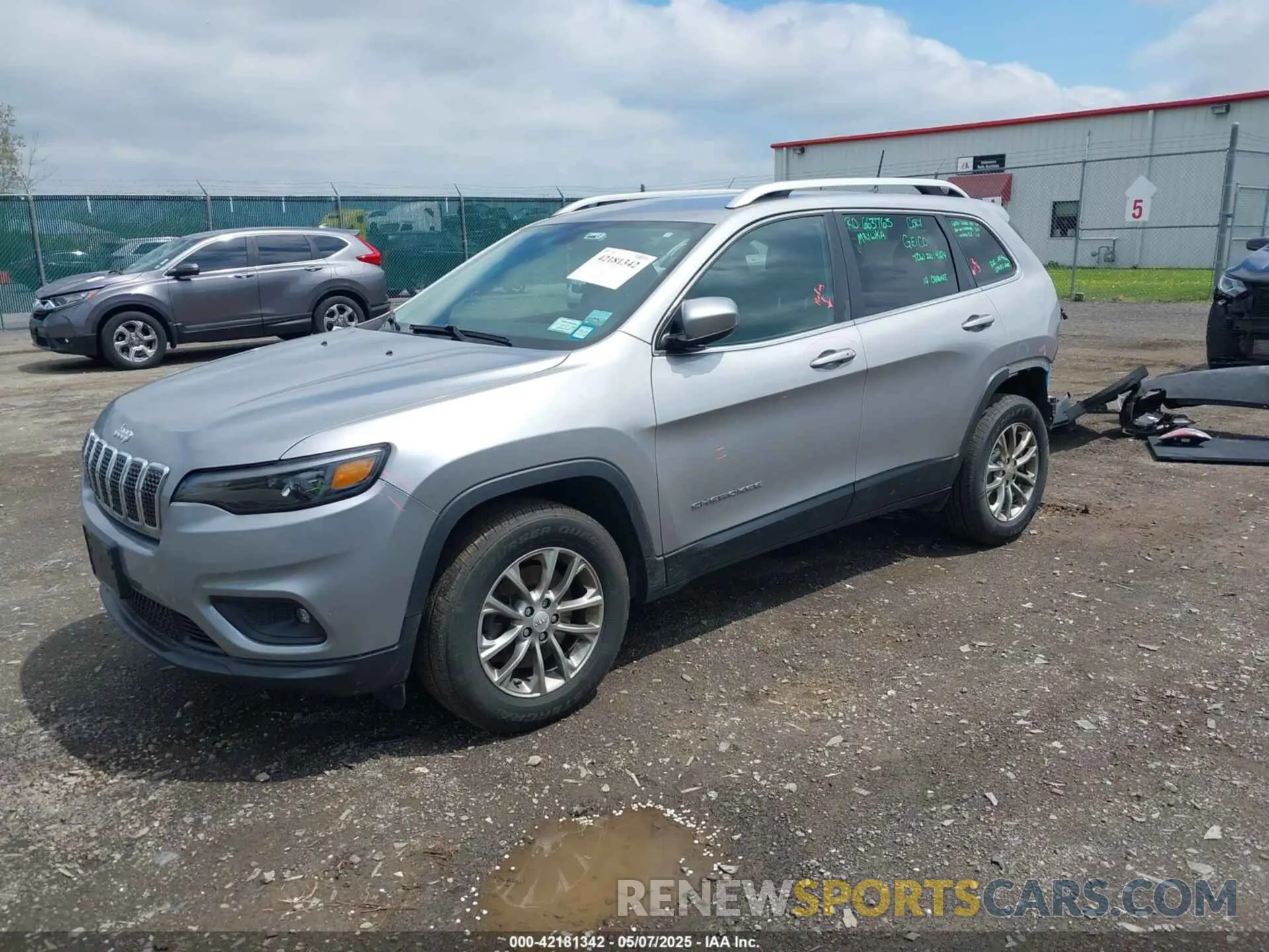 2 Photograph of a damaged car 1C4PJMLB9KD104059 JEEP CHEROKEE 2019