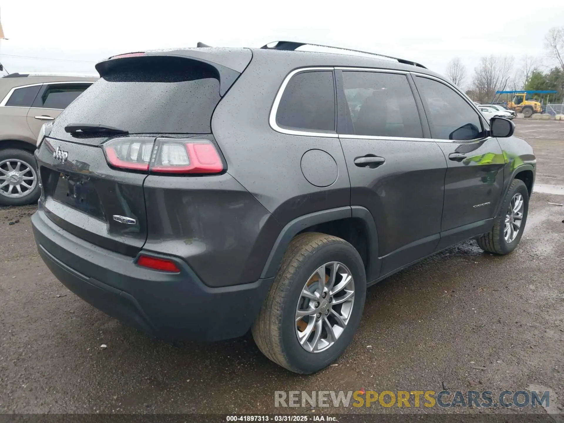 4 Photograph of a damaged car 1C4PJMLBXKD162570 JEEP CHEROKEE 2019