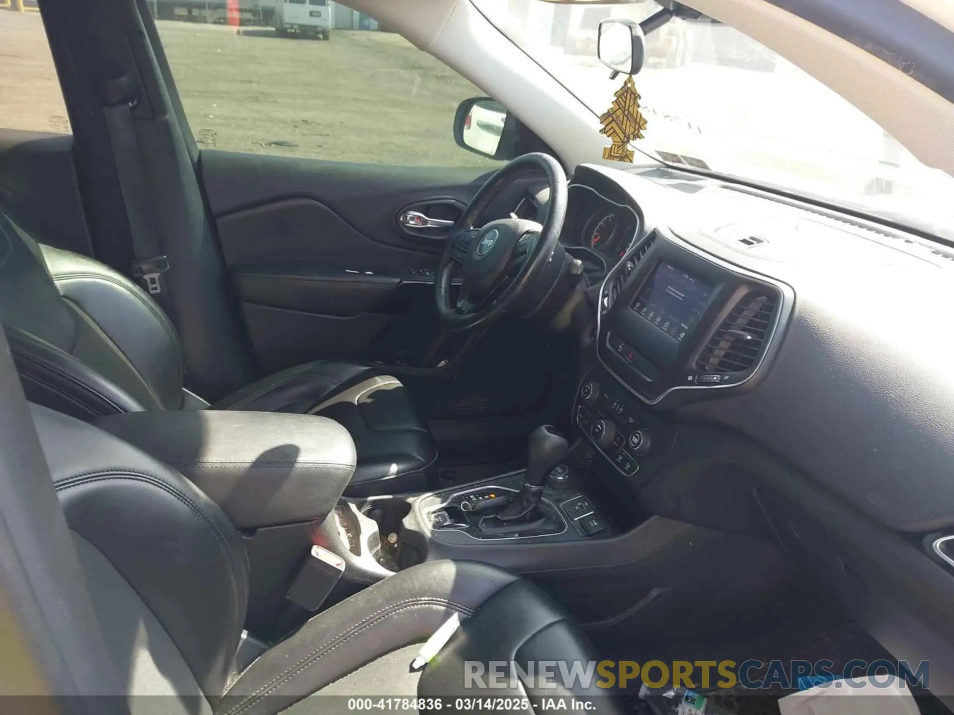 5 Photograph of a damaged car 1C4PJMLBXKD472248 JEEP CHEROKEE 2019