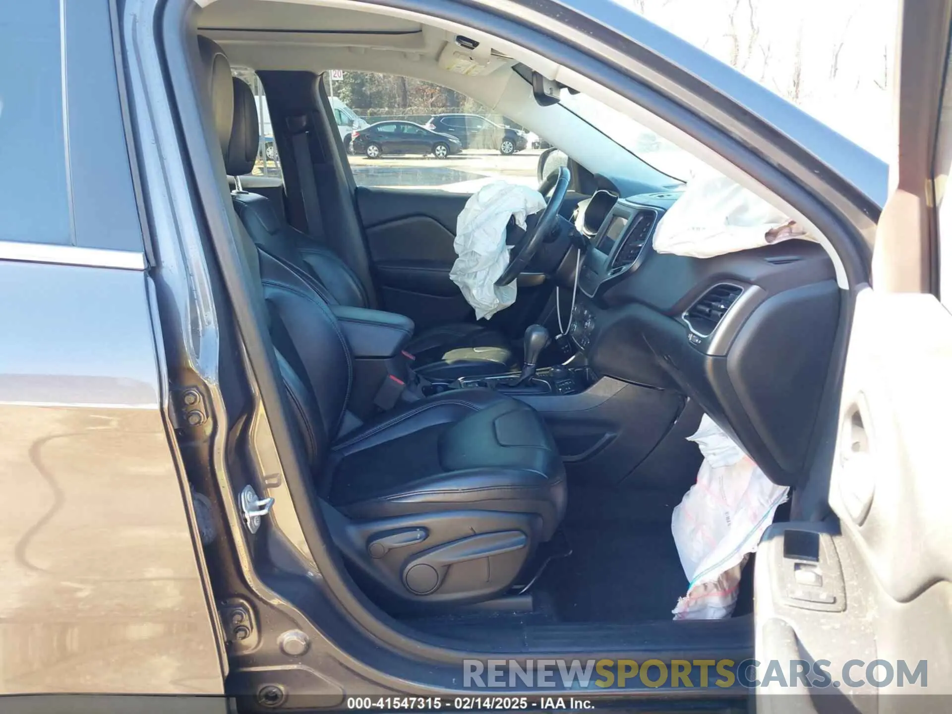 5 Photograph of a damaged car 1C4PJMLN7KD194094 JEEP CHEROKEE 2019