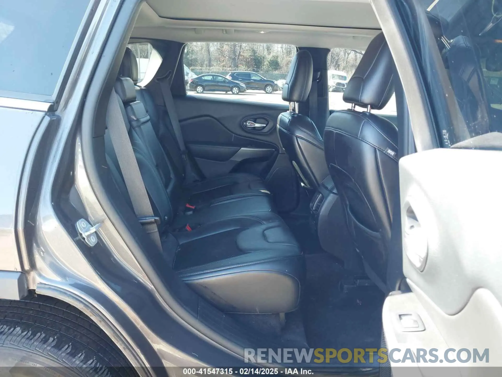 8 Photograph of a damaged car 1C4PJMLN7KD194094 JEEP CHEROKEE 2019